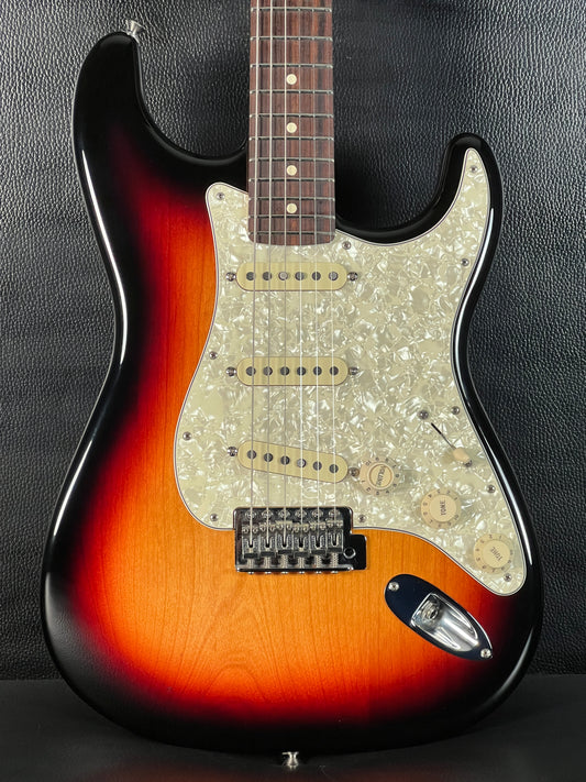 Fender Deluxe Roadhouse Stratocaster 2015 (PRE-OWNED)