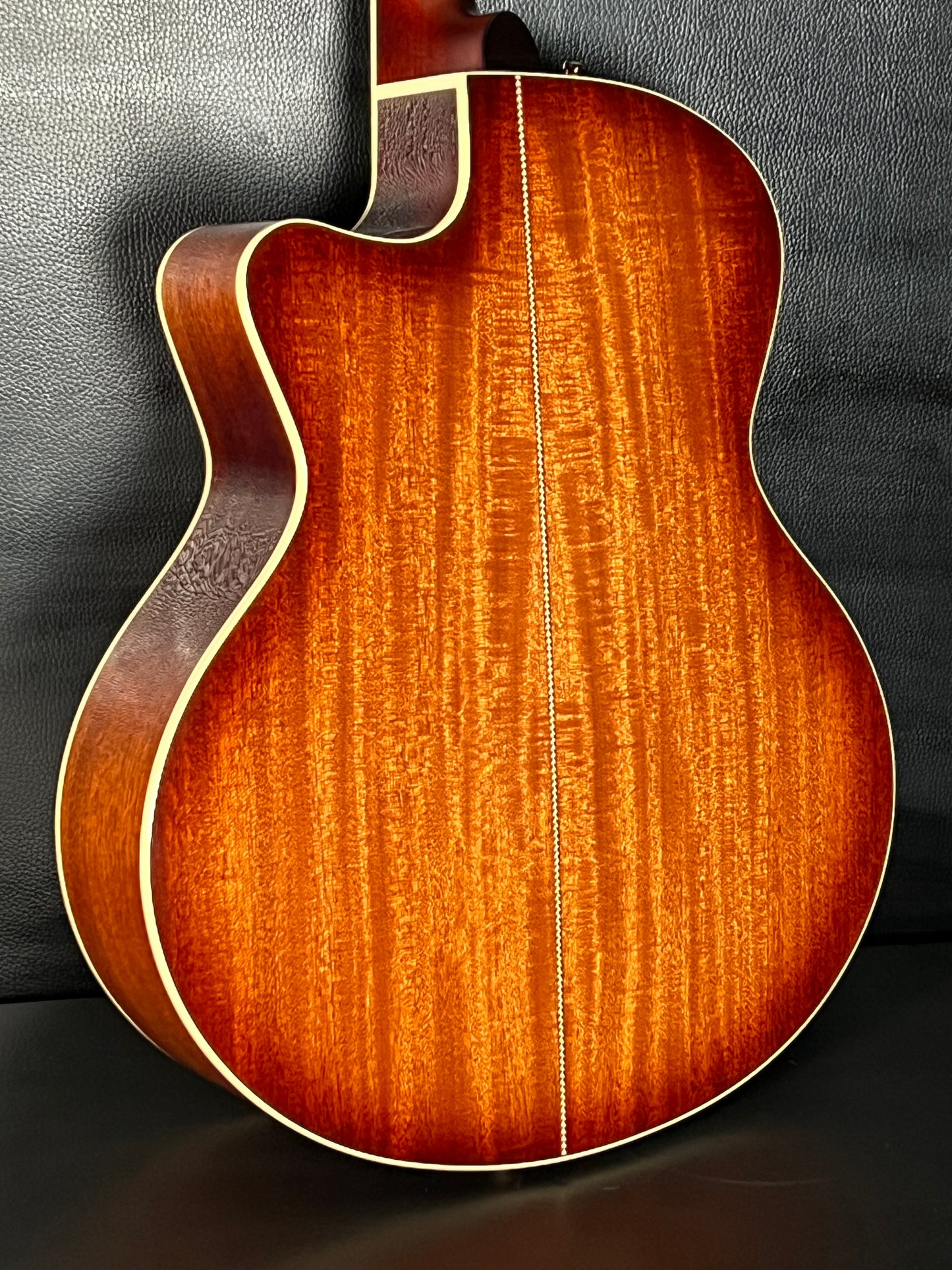 Godin Connaisseur MJ Sunsetburst Maho