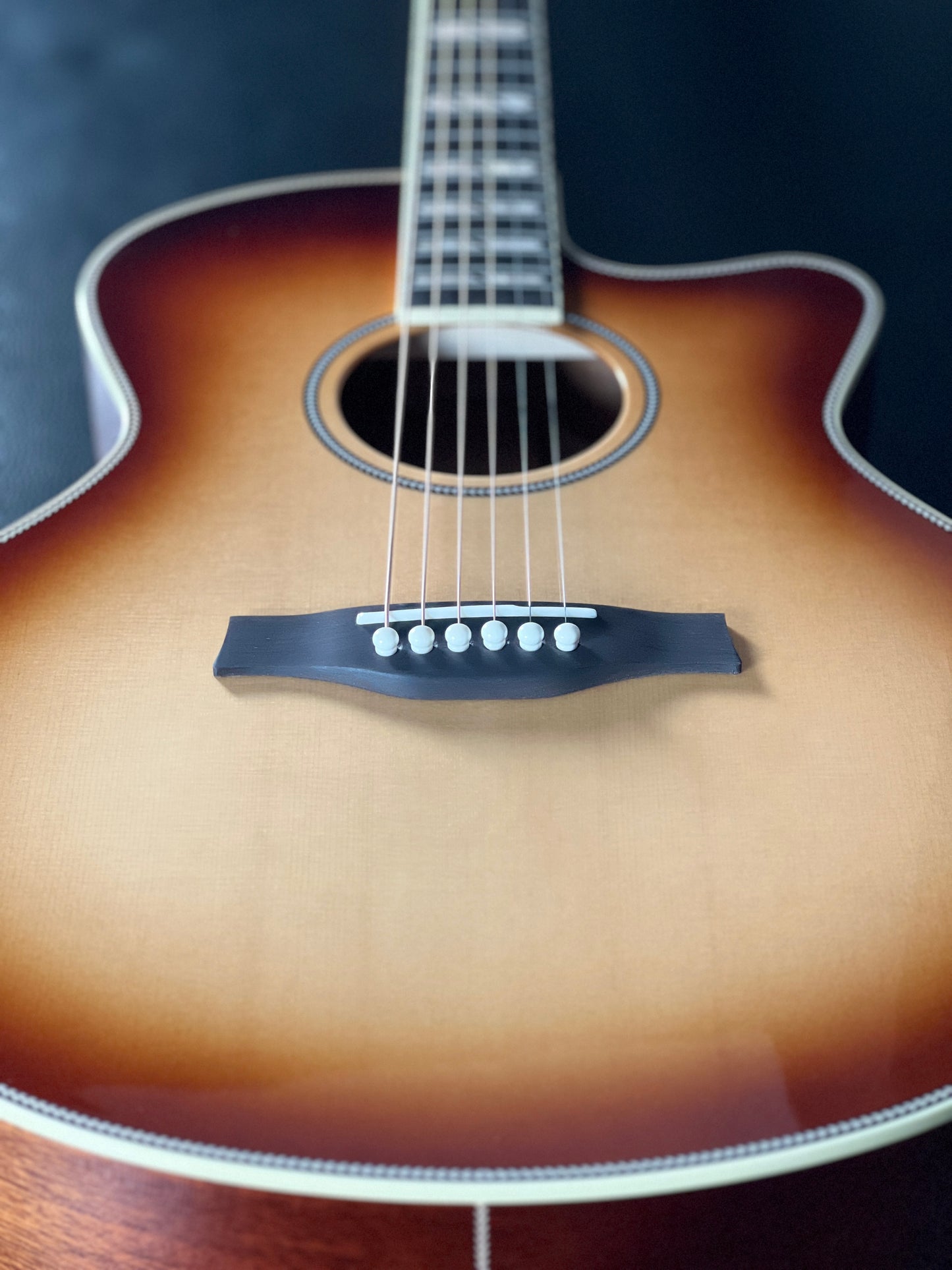 Godin Connaisseur MJ Sunsetburst Maho