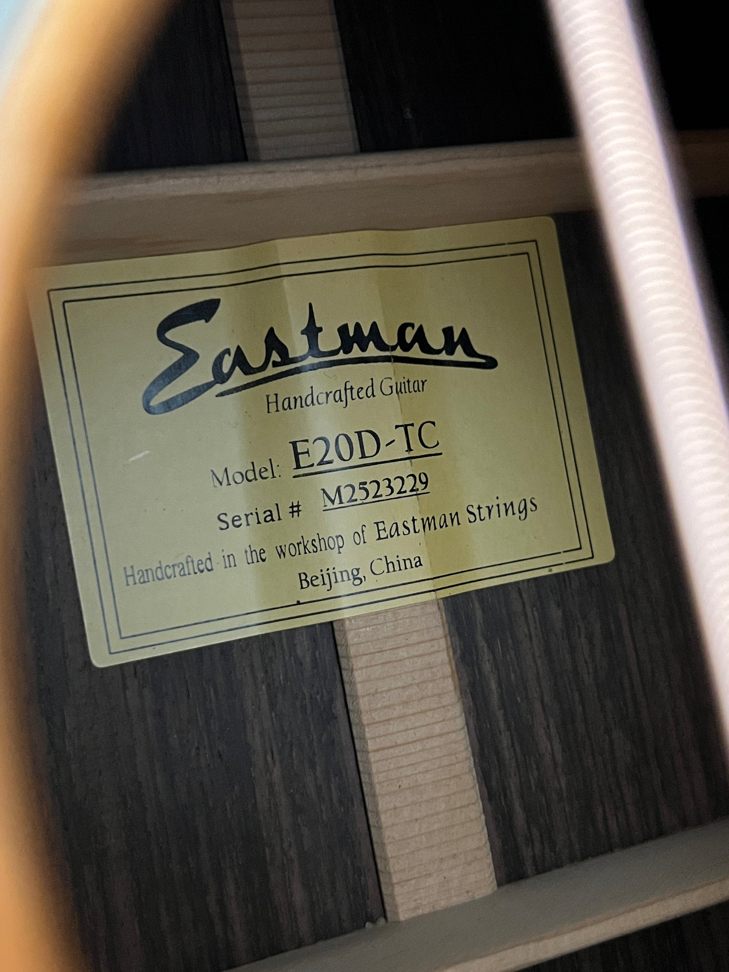 Eastman E20D-TC Natural