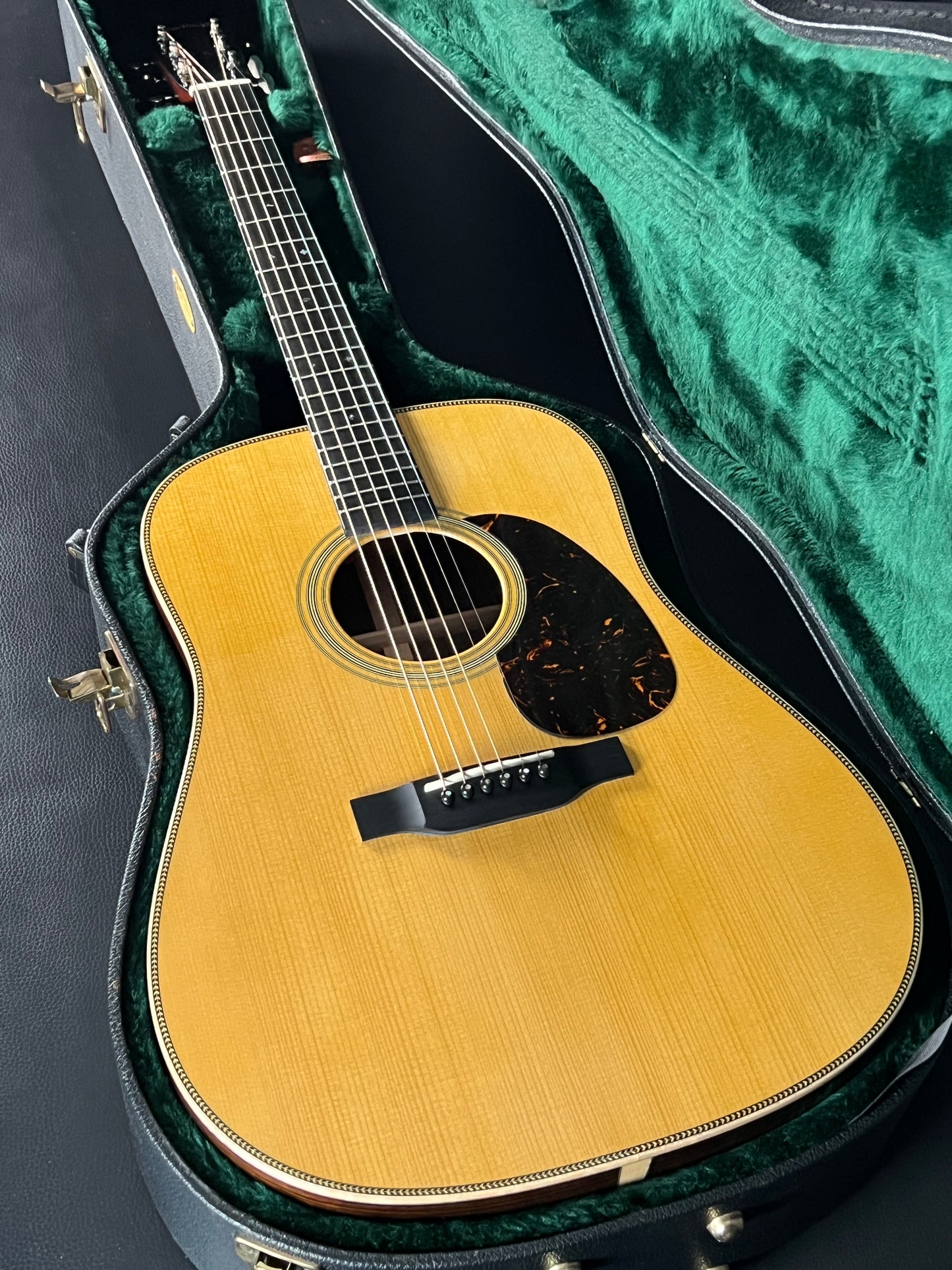 Martin Custom Shop Dreadnought (PRE-OWNED)