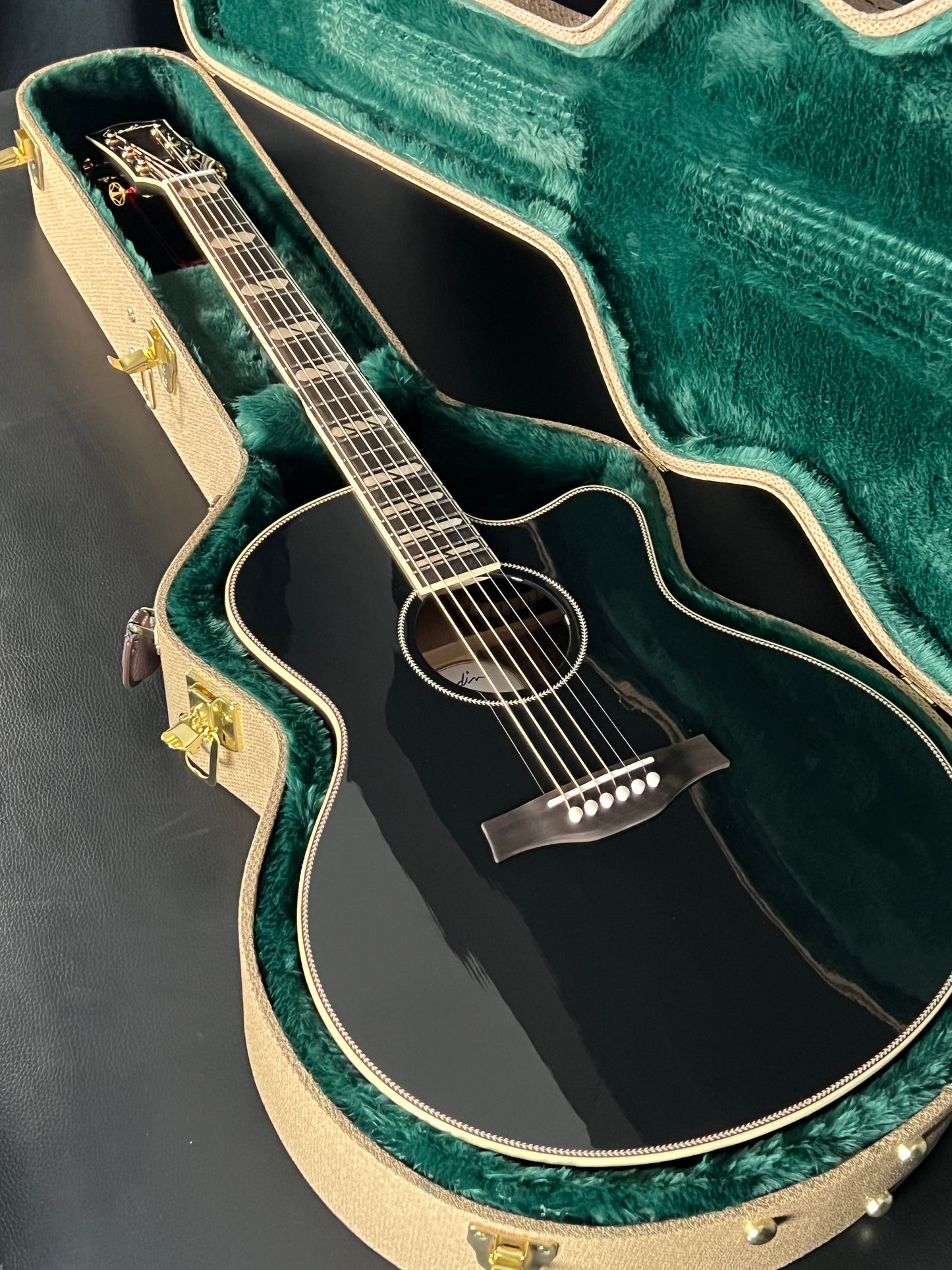 Godin Connaisseur Rosewood Black