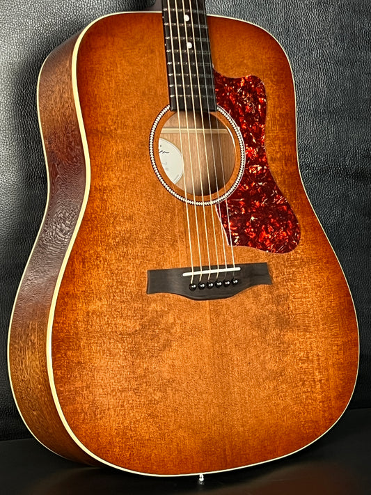 Godin Century Maho Cognac Burst w/Gig Bag