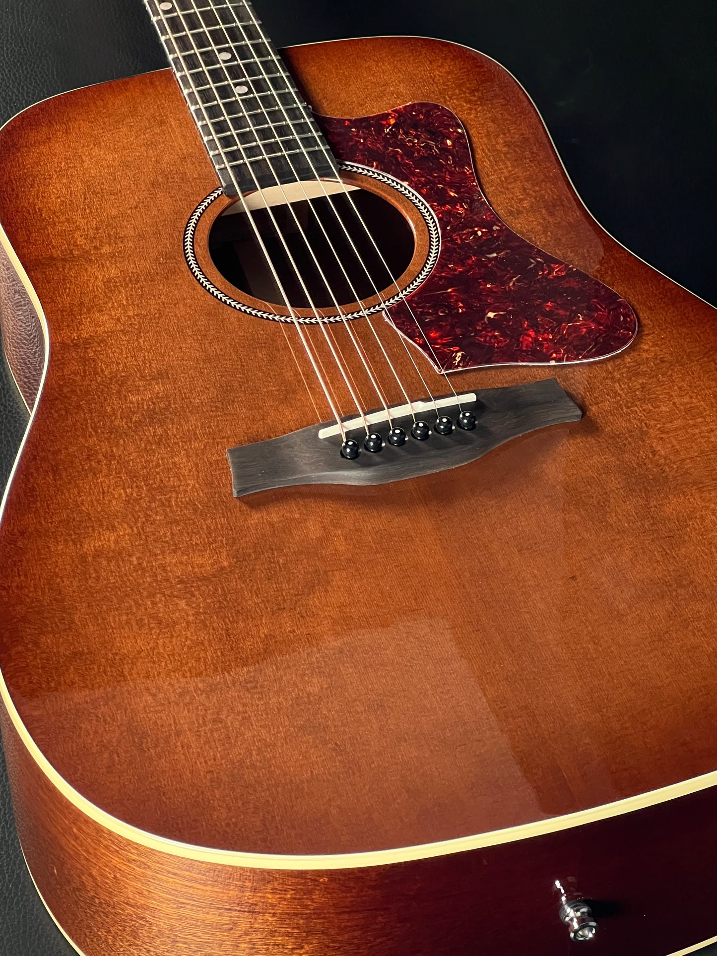 Godin Century Maho Cognac Burst w/Gig Bag