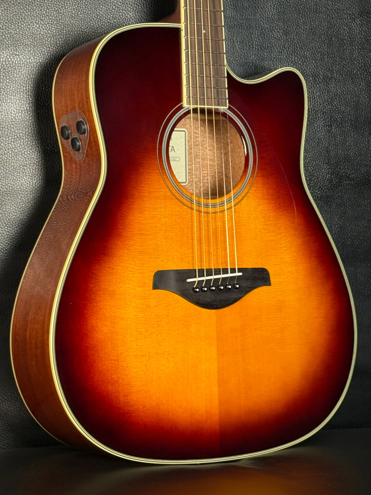 Yamaha FG TransAcoustic Cutaway Brown Sunburst