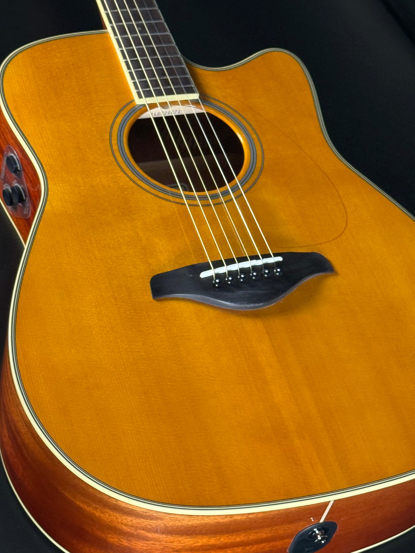 Yamaha FG TransAcoustic Cutaway Vintage Tint