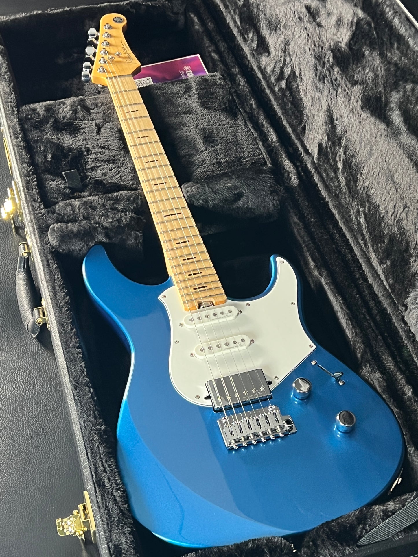 Yamaha Pacifica Professional PACP12M Sparkle Blue