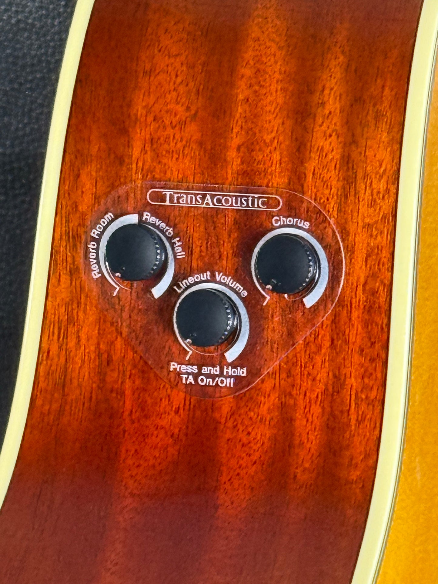 Yamaha FG TransAcoustic Cutaway Vintage Tint