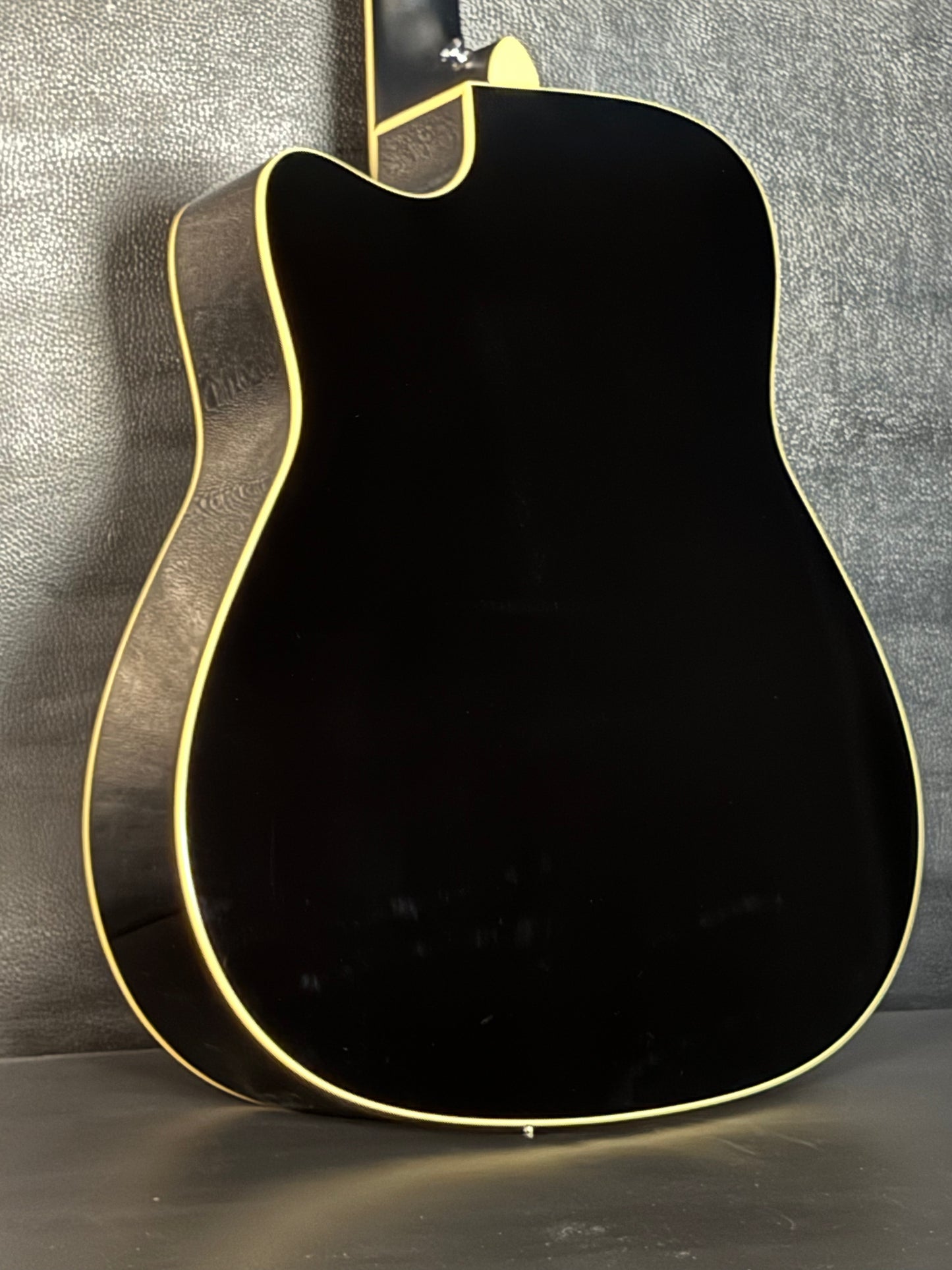 Yamaha FG TransAcoustic Cutaway Black