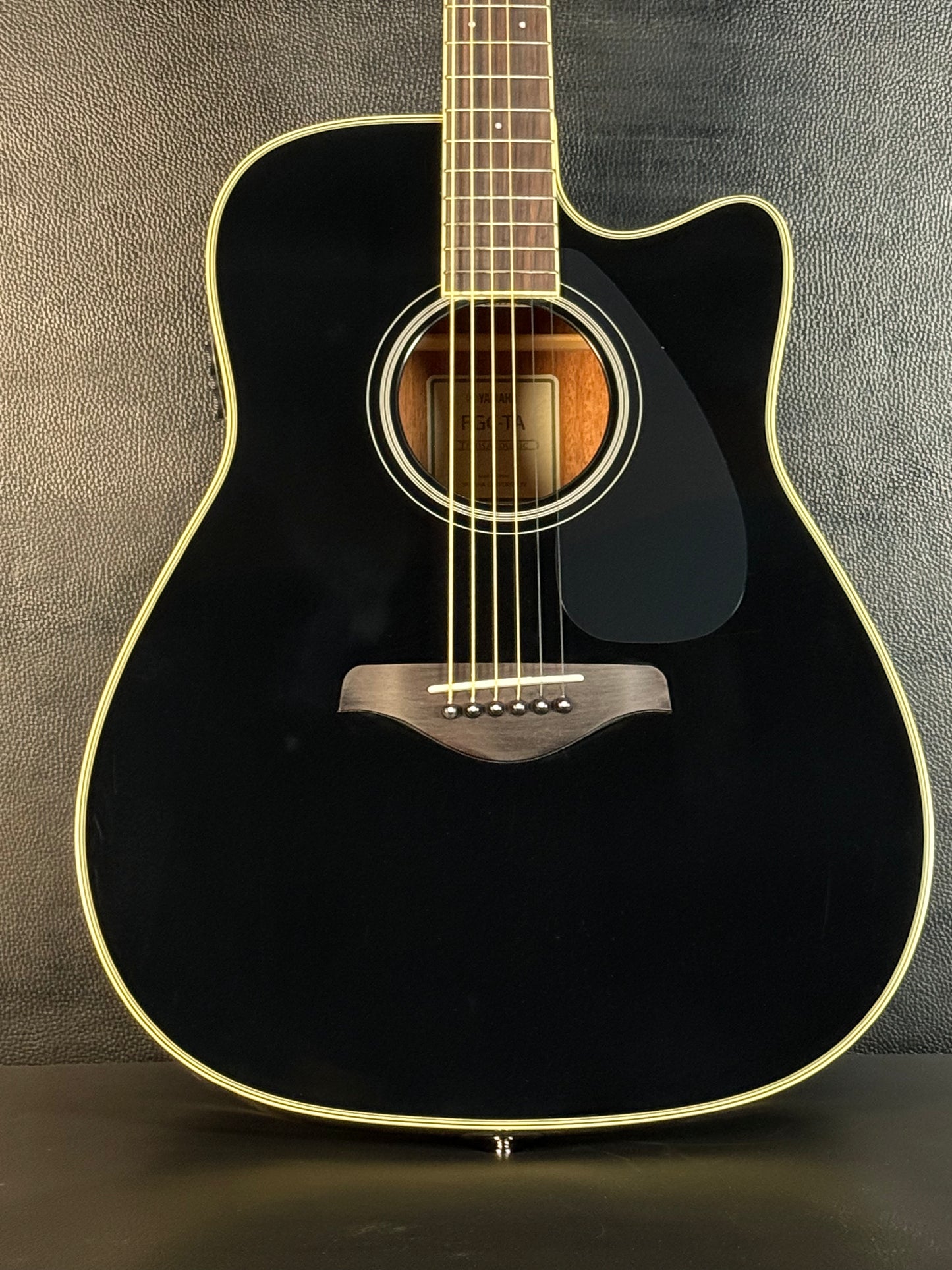 Yamaha FG TransAcoustic Cutaway Black