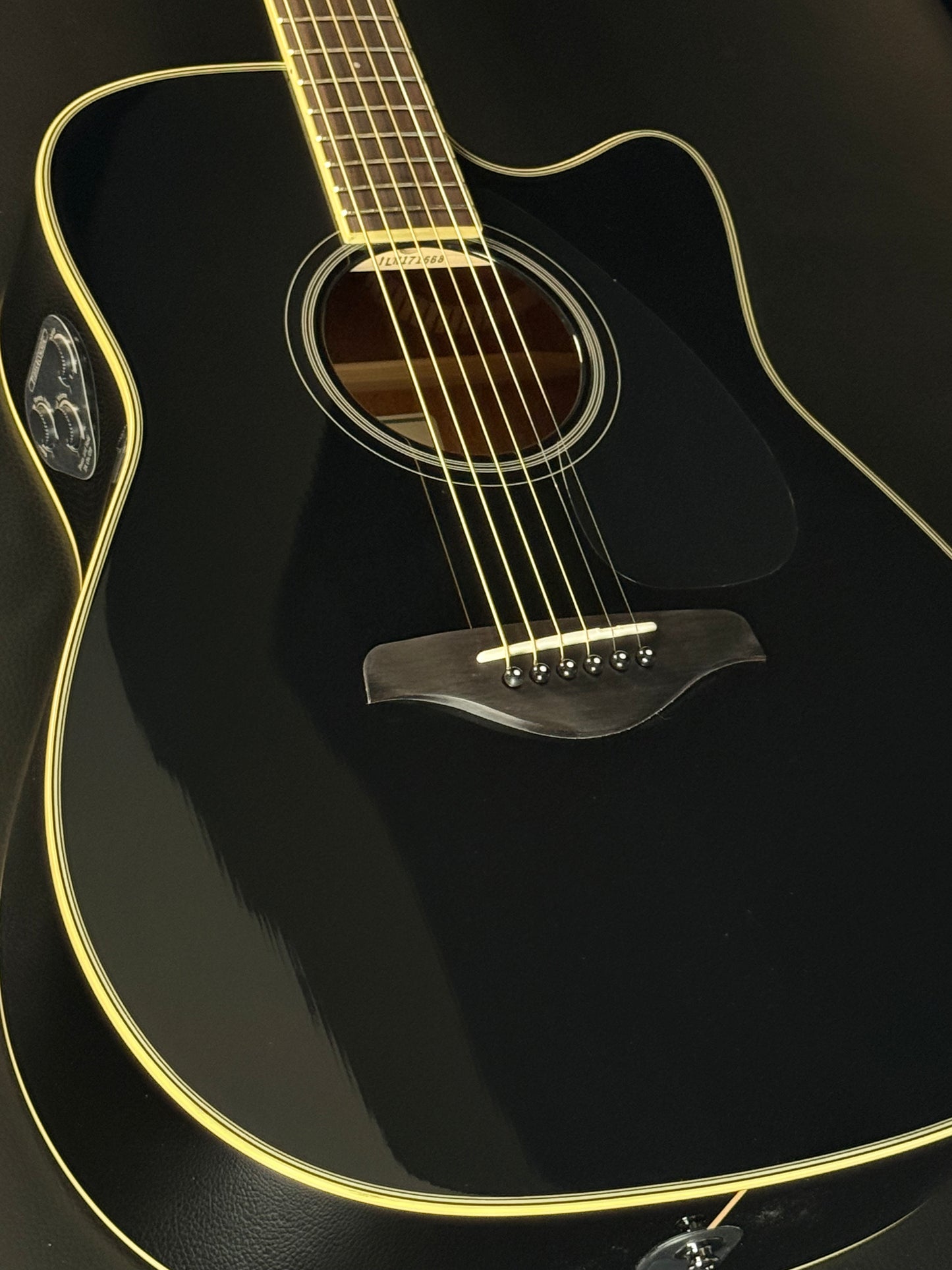 Yamaha FG TransAcoustic Cutaway Black
