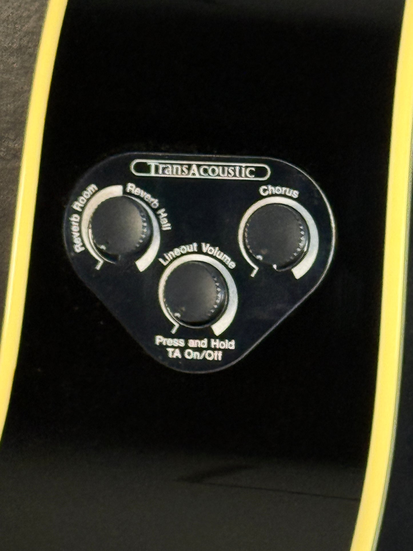 Yamaha FG TransAcoustic Cutaway Black