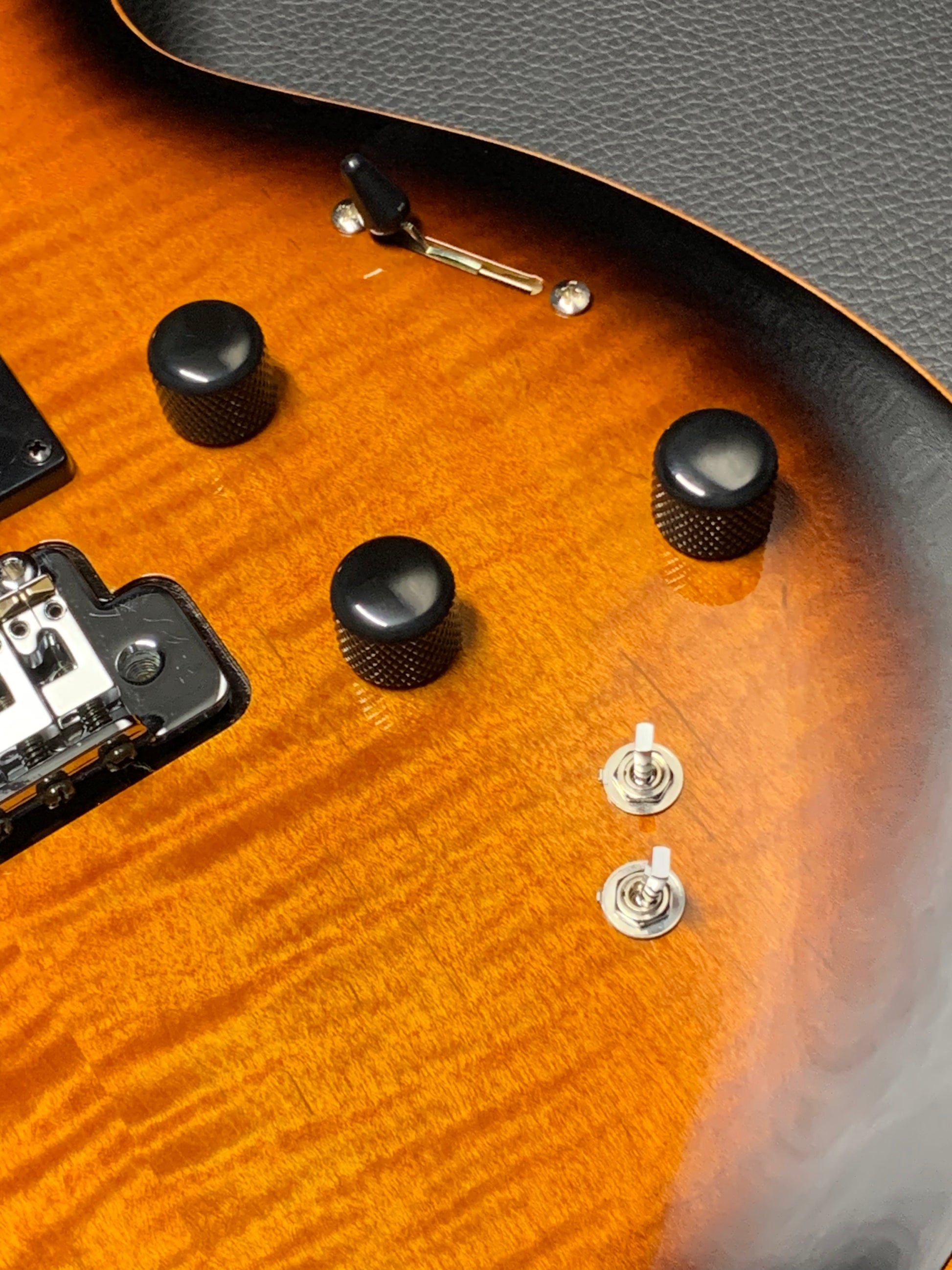 Godin LGXT Cognac Burst Flame AA Electric Guitar – Guitar HAUS Godin LGXT Cognac Burst Flame AA Electric Guitar – Guitar HAUS