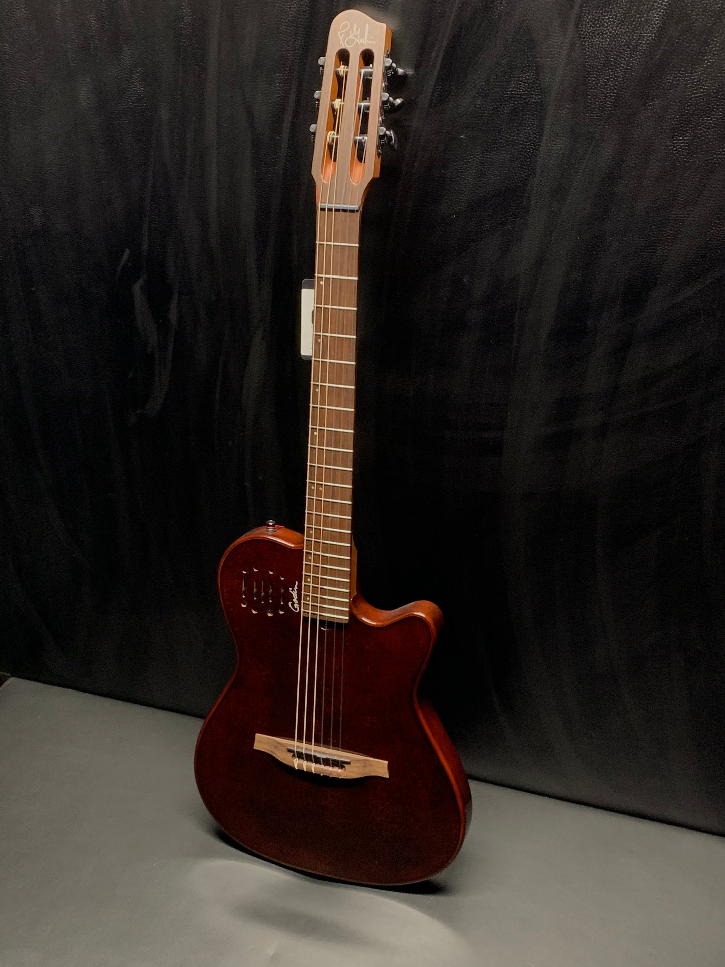 Godin Multiac Mundial Kanyon Burst Acoustic Electric