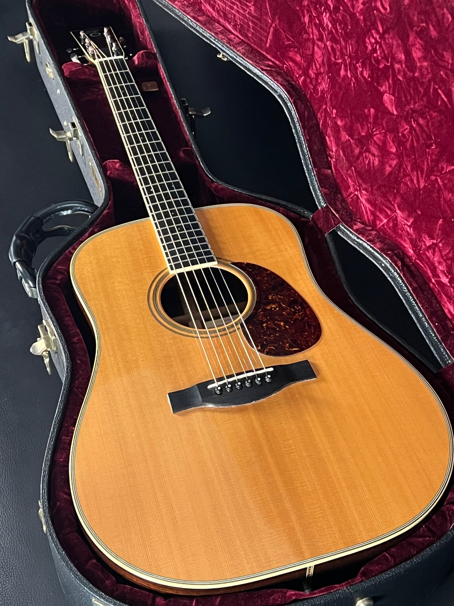 Santa Cruz D Model Dreadnought (PRE-OWNED)
