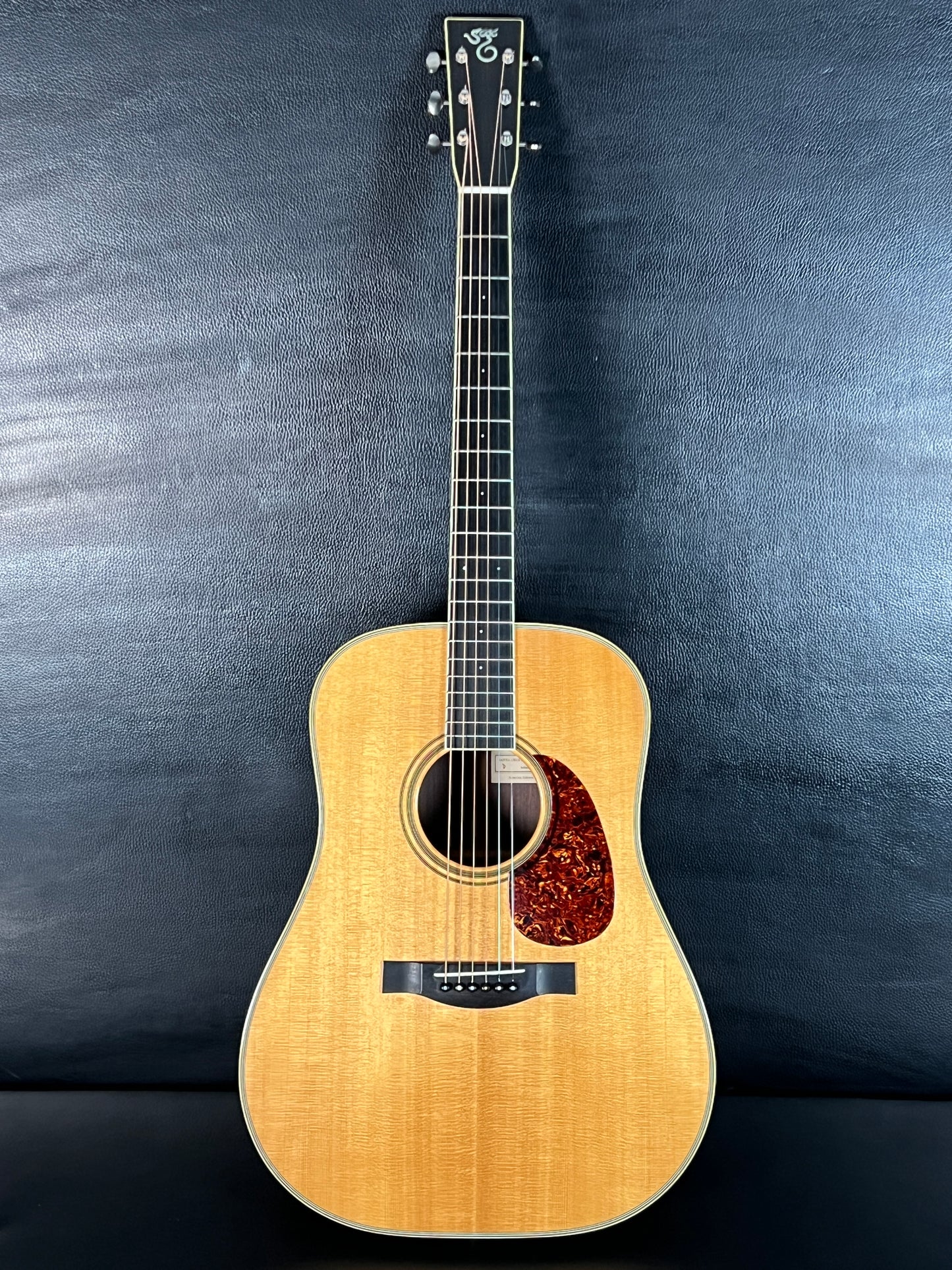 Santa Cruz D Model Dreadnought (PRE-OWNED)