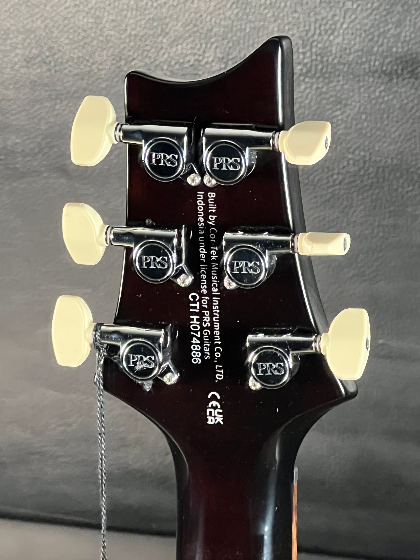 PRS SE Custom 24 Black Gold Sunburst