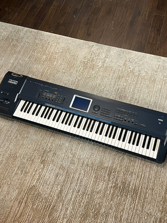 Korg Triton Extreme 72-Key (PRE-OWNED)