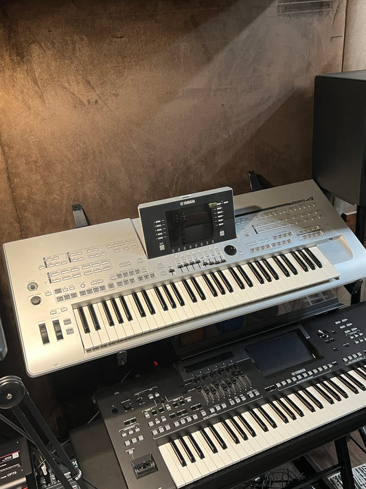 Yamaha Tyros 4 (PRE-OWNED)