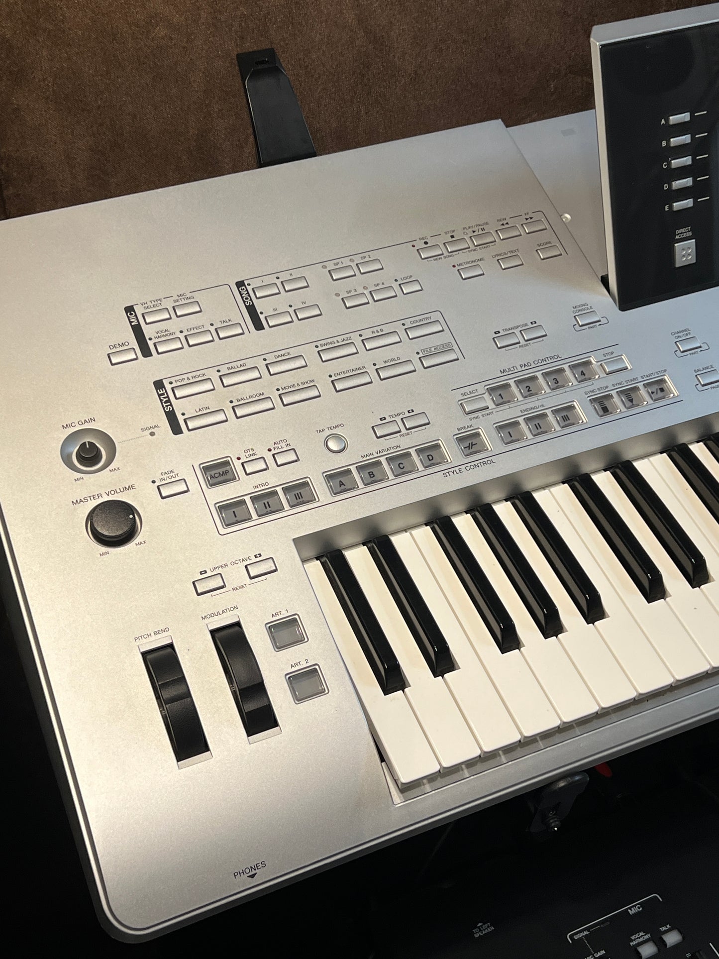 Yamaha Tyros 4 (PRE-OWNED)