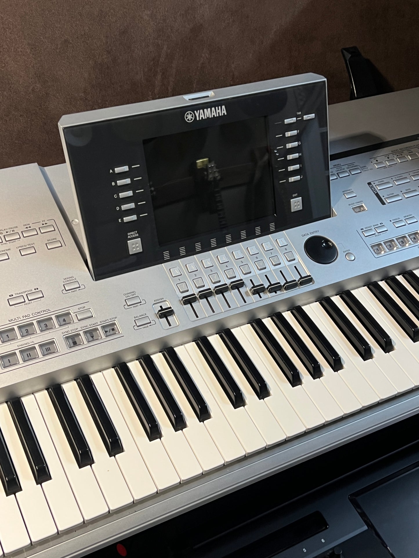 Yamaha Tyros 4 (PRE-OWNED)