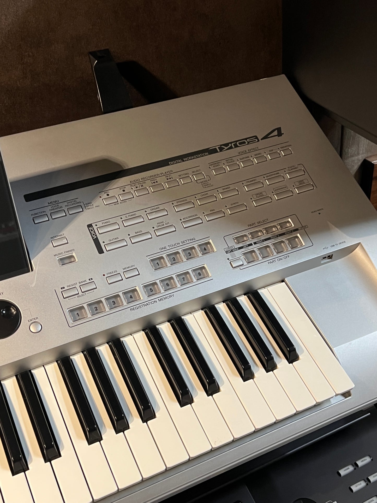 Yamaha Tyros 4 (PRE-OWNED)