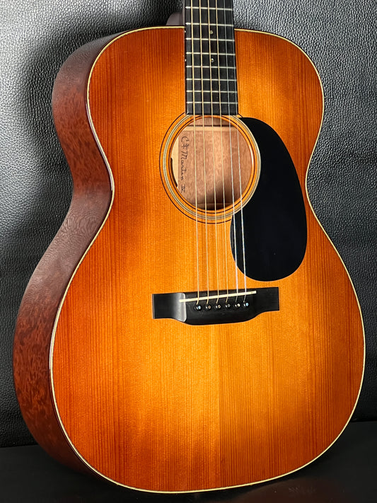 Martin Custom Shop 000-18 Sunburst 2012 (PRE-OWNED)