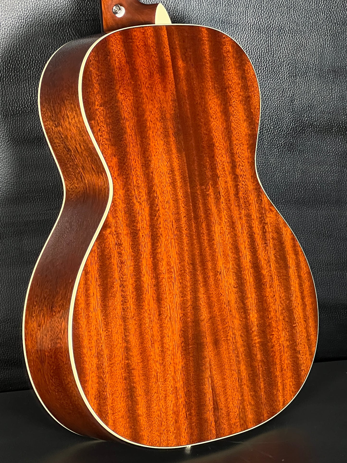 Martin CEO-7 14 Fret 00 Body Adirondack Spruce top (PRE-OWNED)