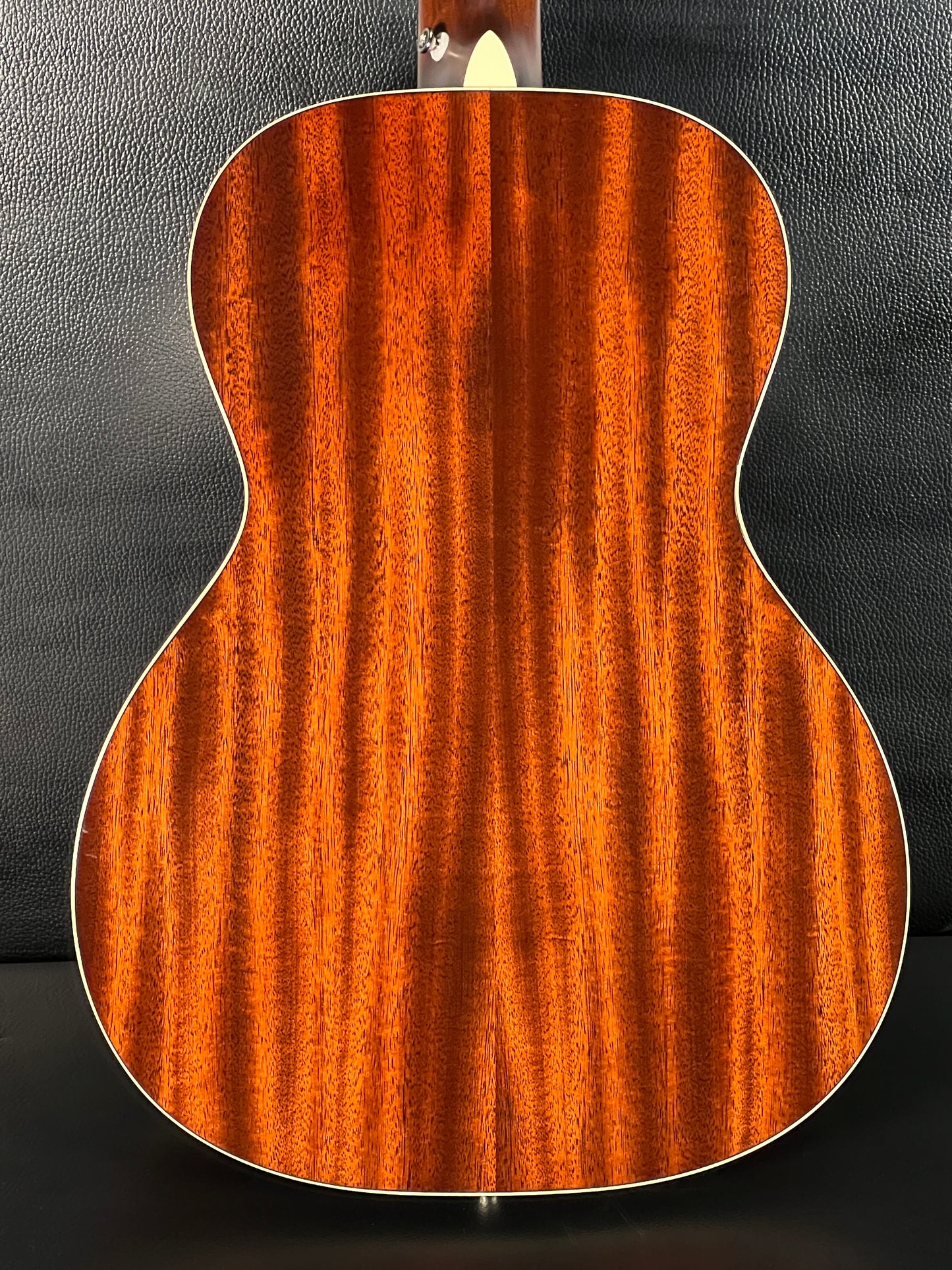 Martin CEO-7 14 Fret 00 Body Adirondack Spruce top (PRE-OWNED)