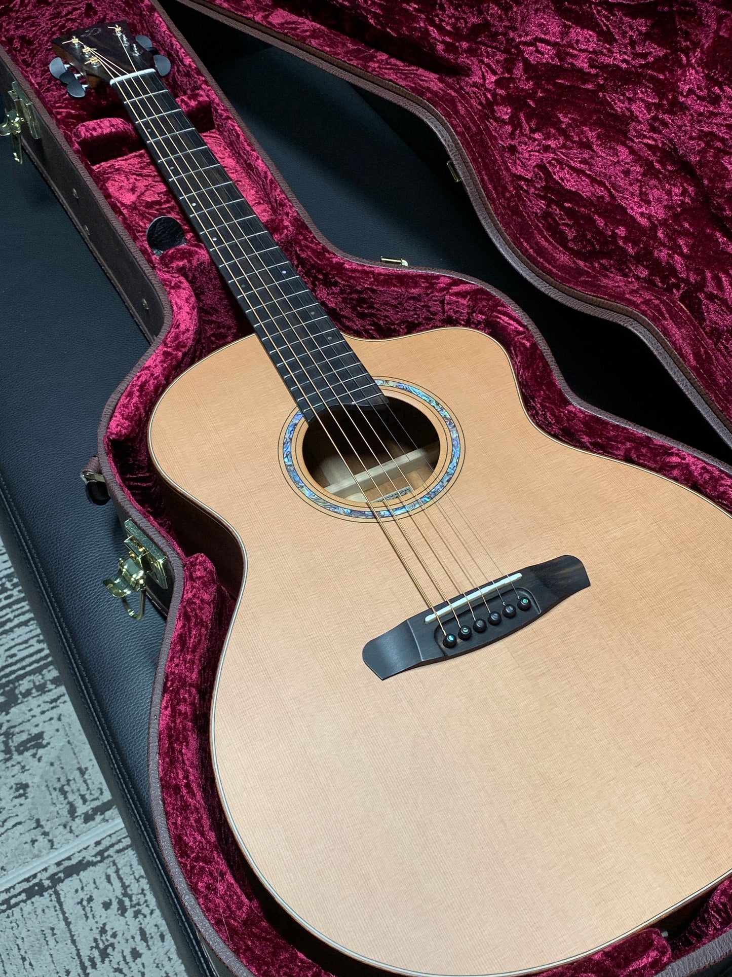 Dowina Mahogany Selection GAC (PRE-OWNED)