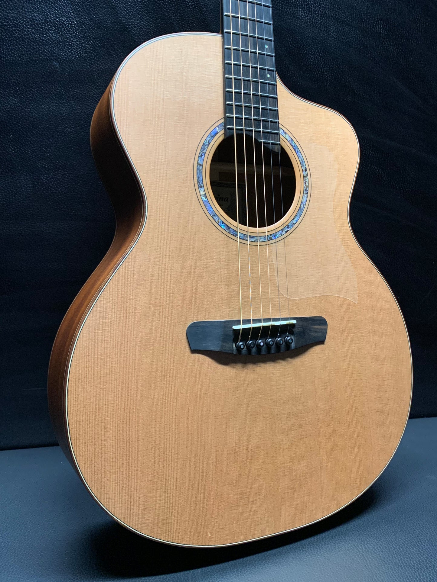 Dowina Mahogany Selection GAC (PRE-OWNED)