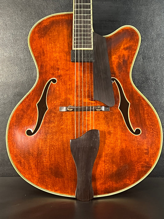 Eastman Jazz Box AR810CE w/ HardCase (PRE-OWNED)