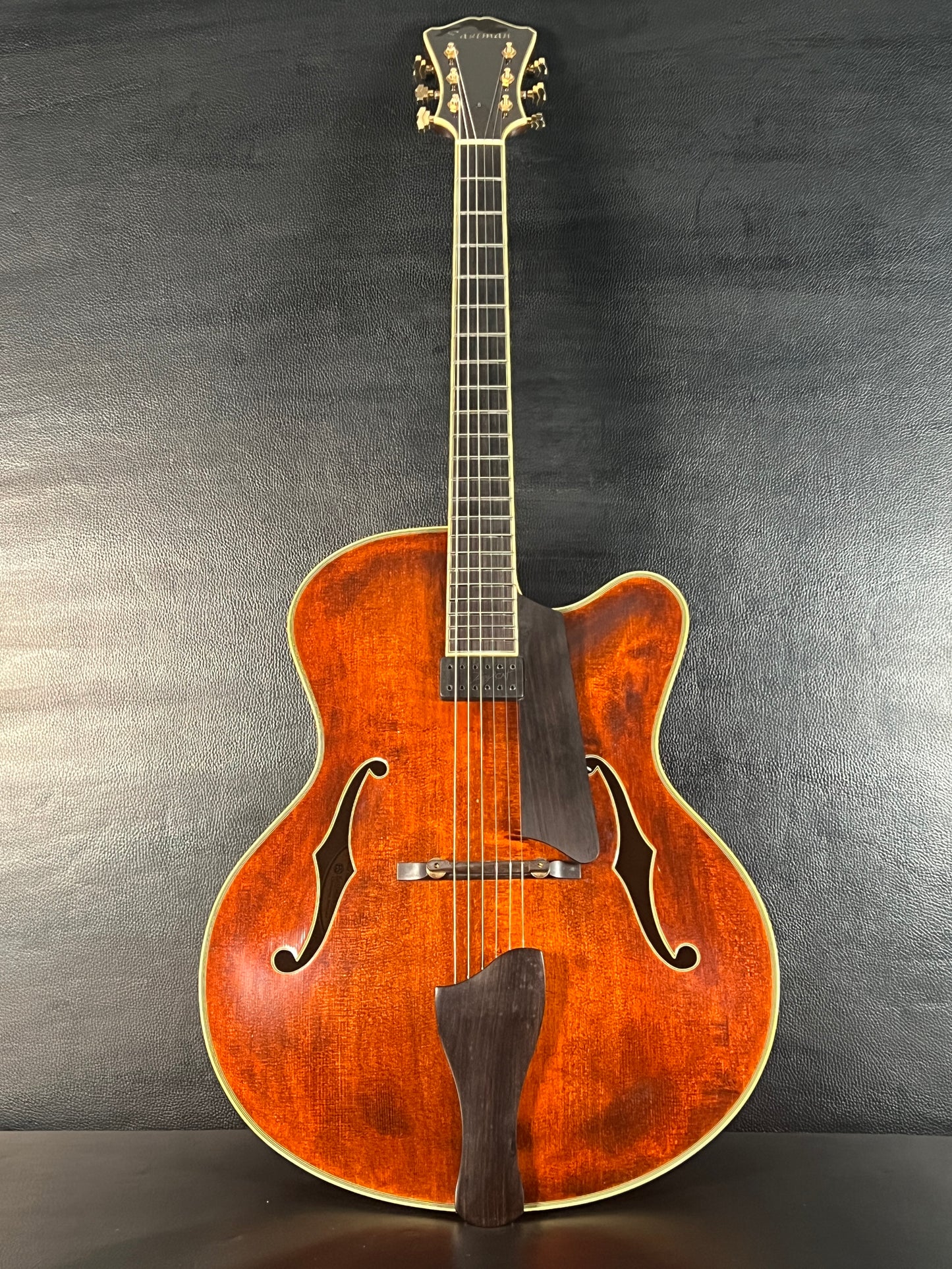 Eastman Jazz Box AR810CE w/ HardCase (PRE-OWNED)