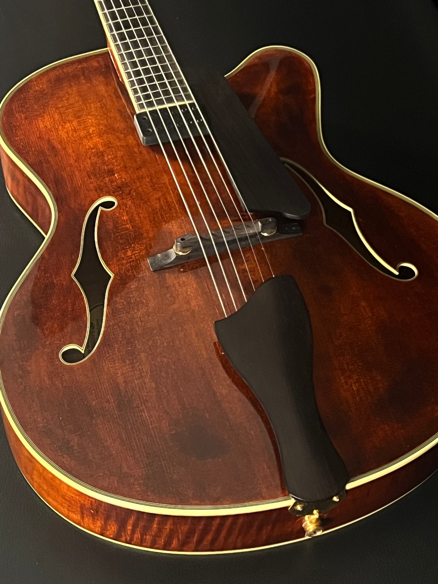 Eastman Jazz Box AR810CE w/ HardCase (PRE-OWNED)