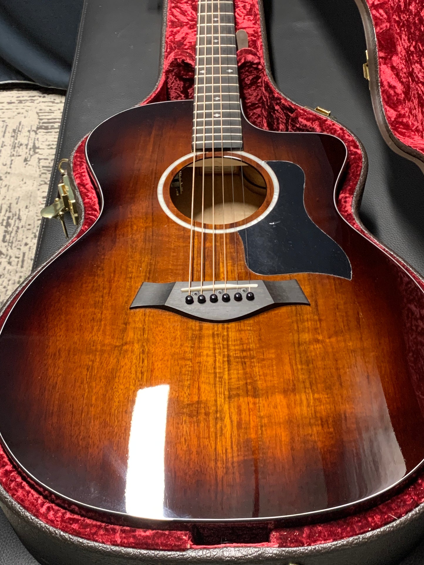 Taylor 224ce-K DLX (PRE-OWNED)