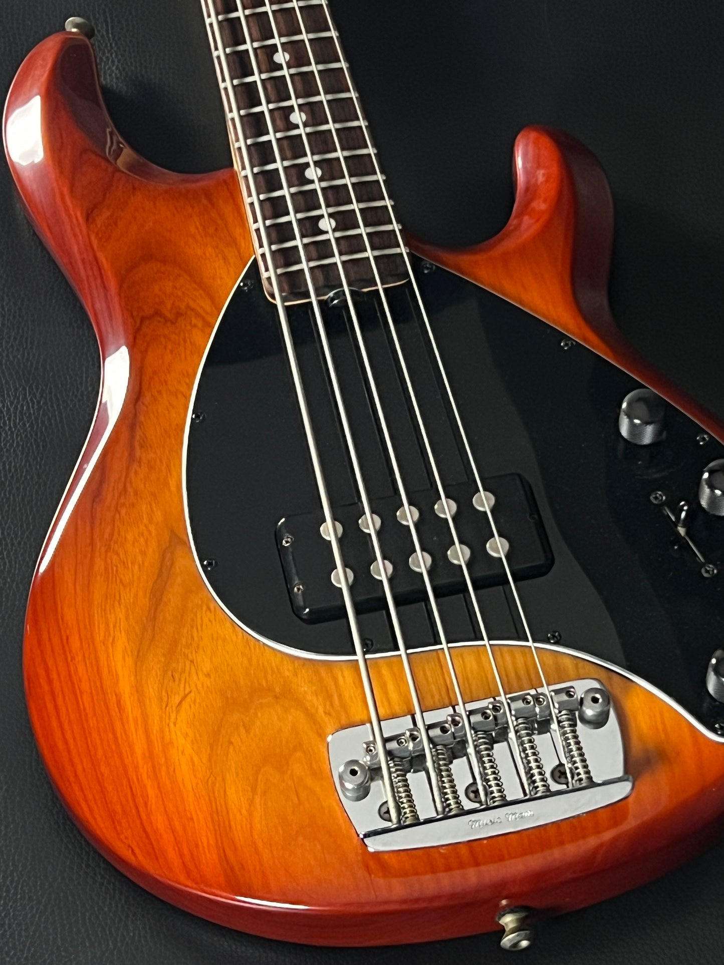 Ernie Ball Music Man StingRay 5 (PRE-OWNED)