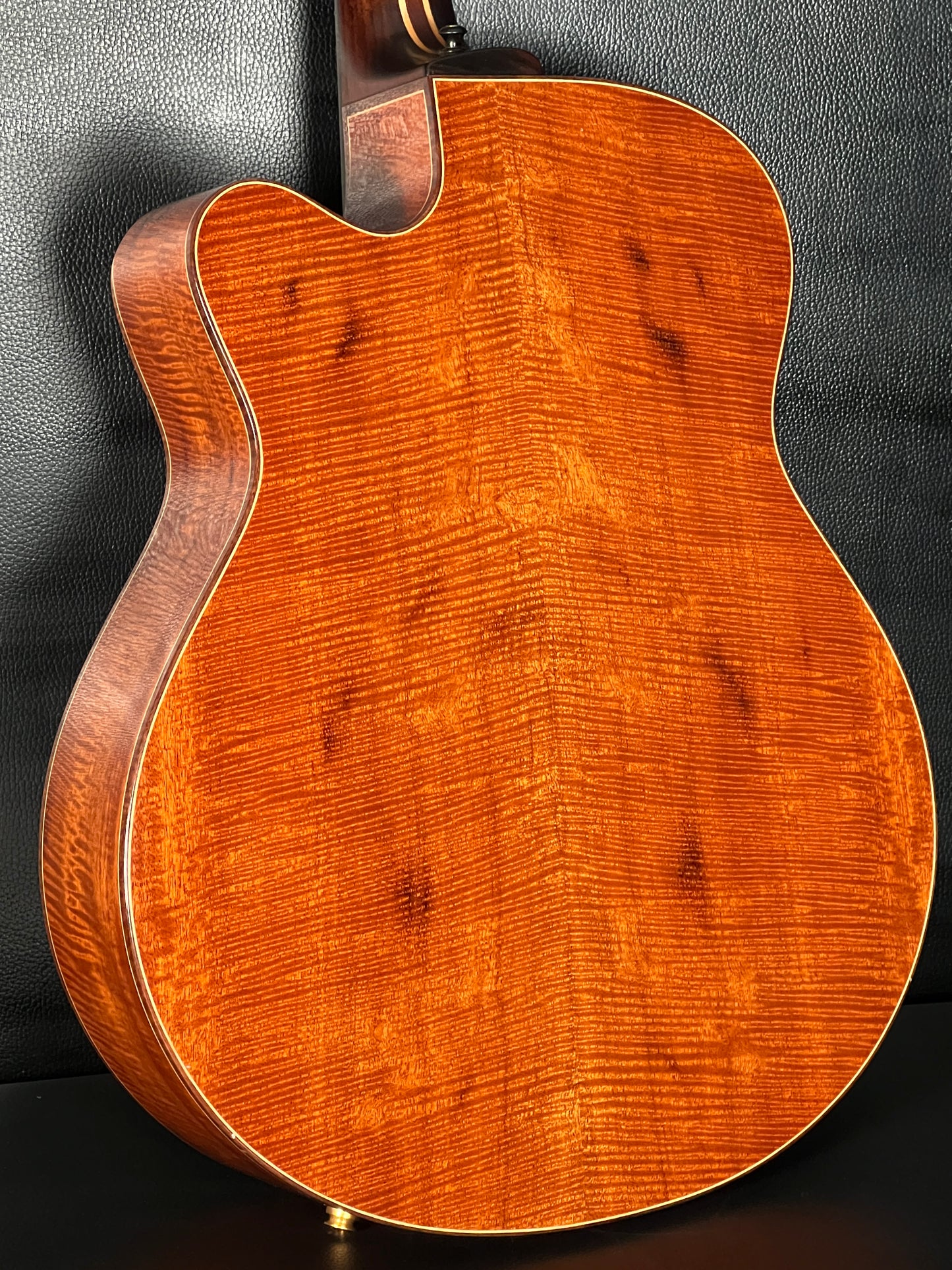 Sheldon Schwartz Oracle Redwood / Curly Mahogany (PRE-OWNED)