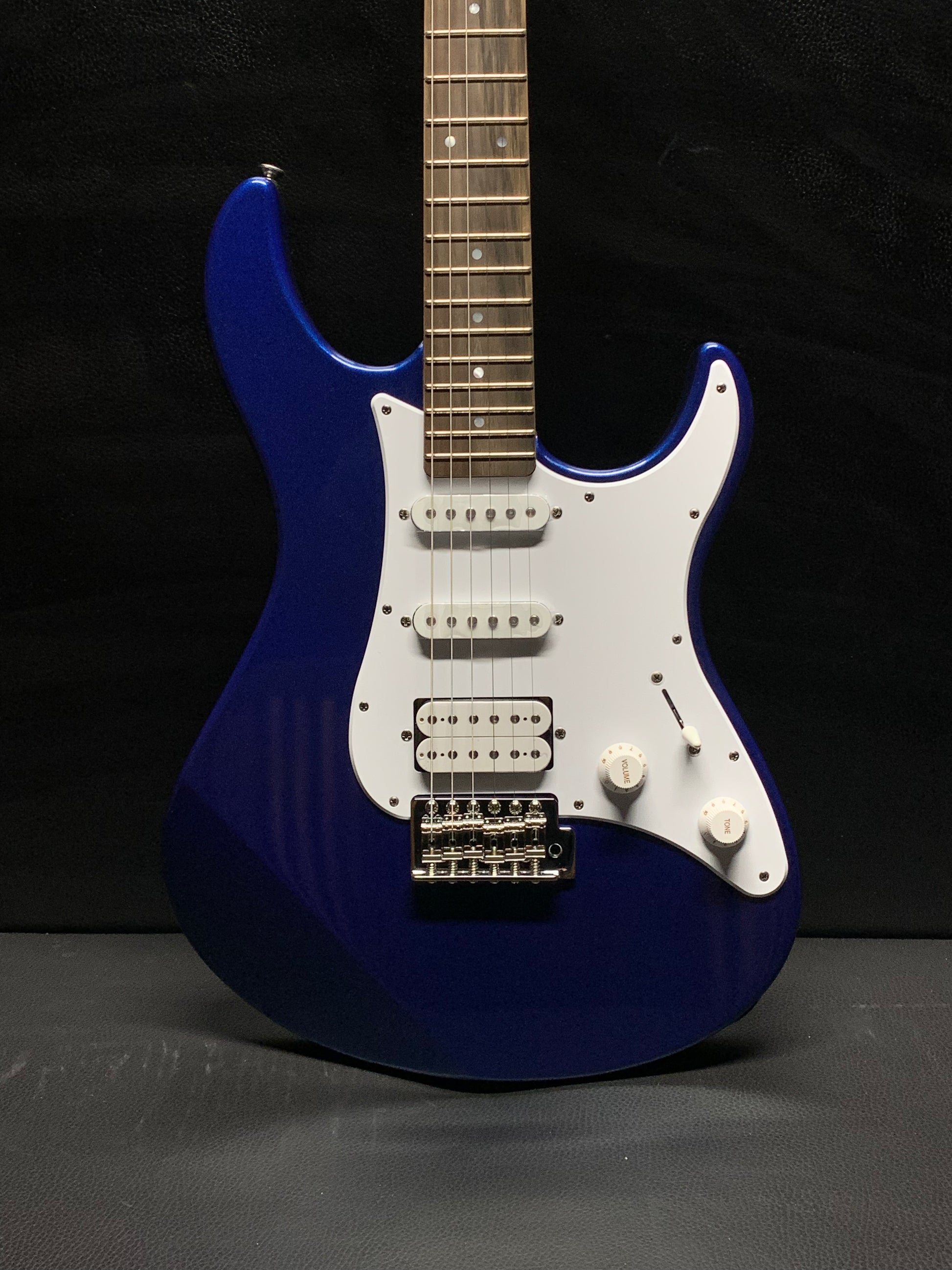 Yamaha Pacifica PAC012 Dark Blue Metallic Electric Guitar – Guitar Yamaha Pacifica PAC012 Dark Blue Metallic Electric Guitar – Guitar