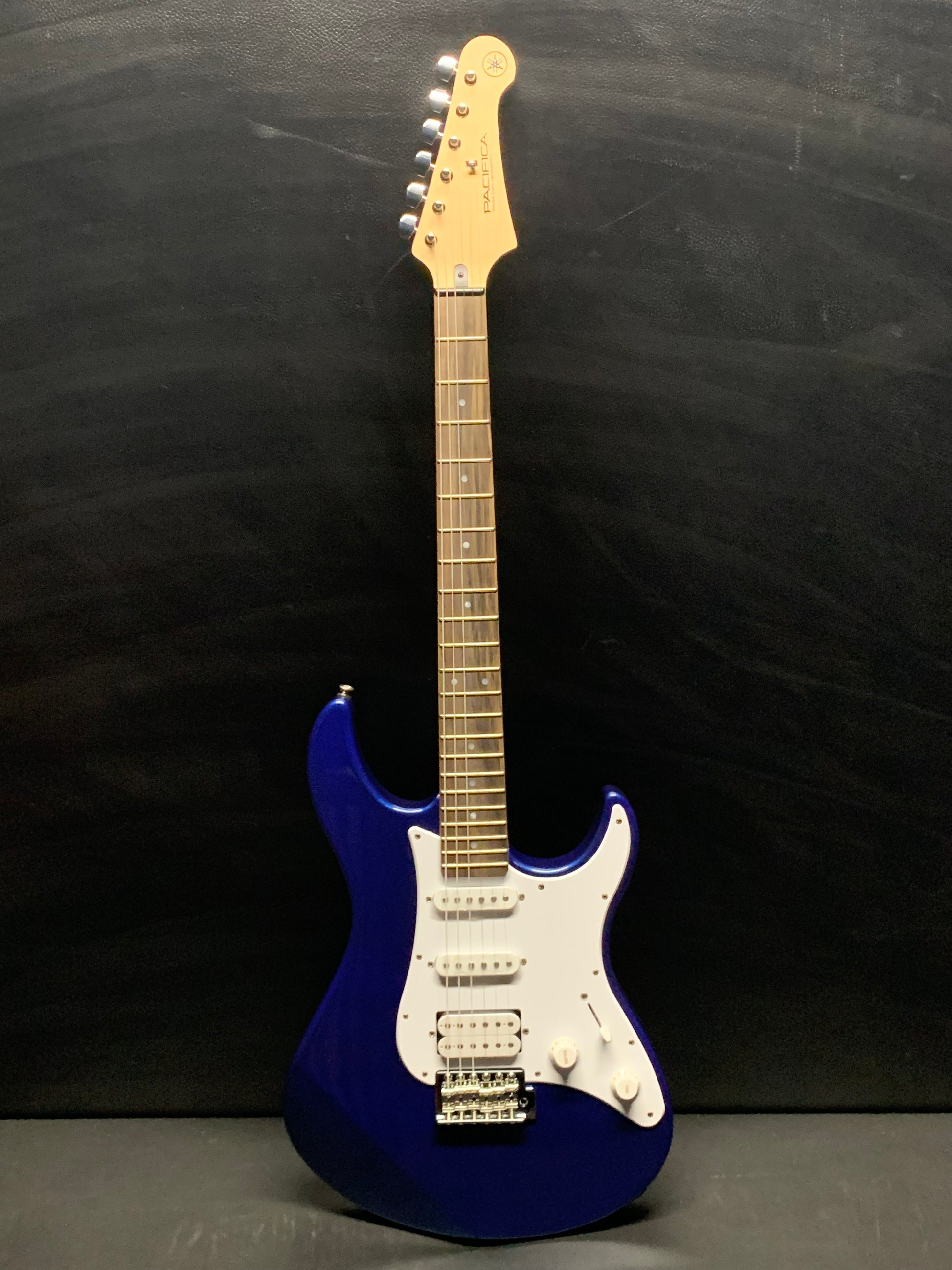 Yamaha Pacifica PAC012 Dark Blue Metallic Electric Guitar – Guitar Yamaha Pacifica PAC012 Dark Blue Metallic Electric Guitar – Guitar