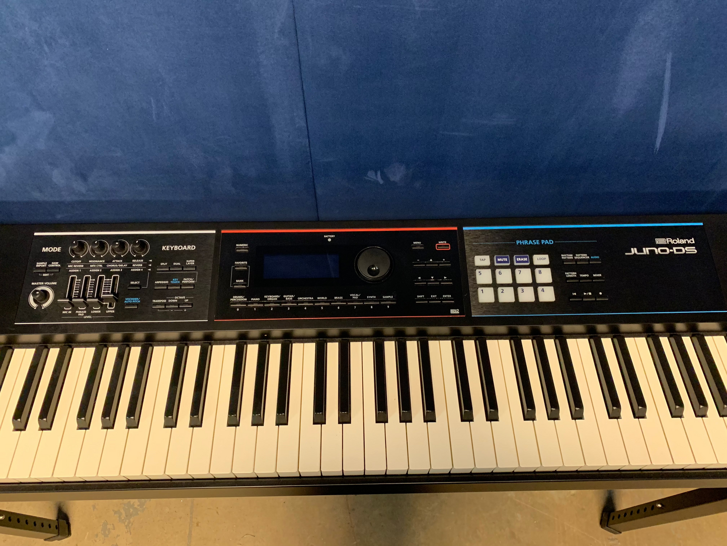 Roland Juno DS 88-Key Synthesizer w/Phrase Pads (PRE-OWNED)