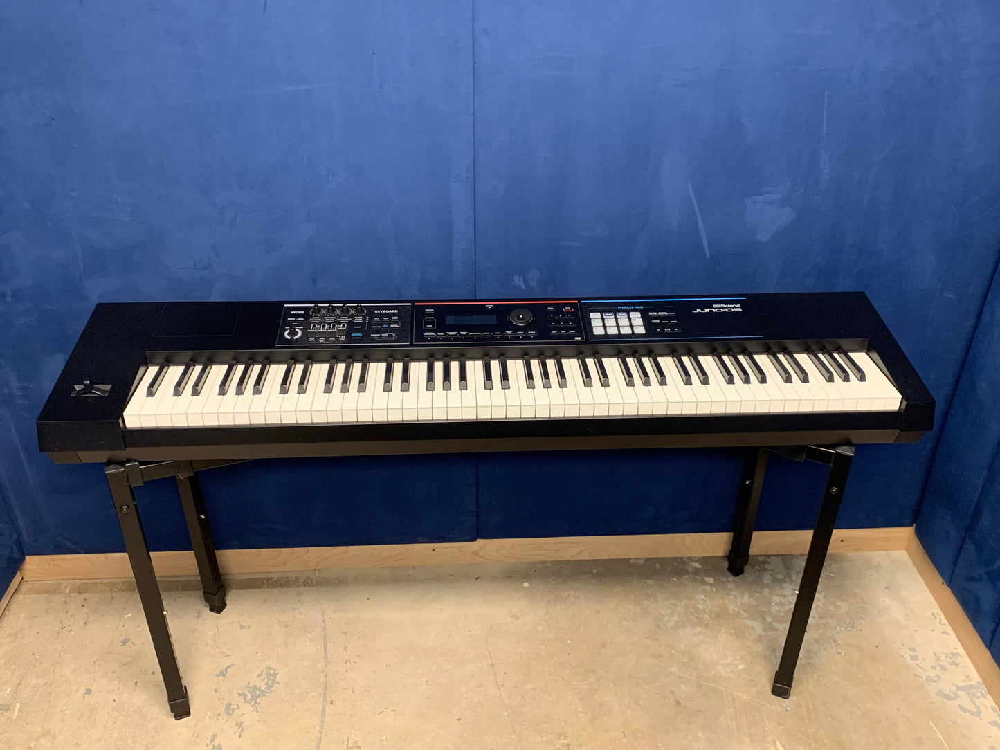 Roland Juno DS 88-Key Synthesizer w/Phrase Pads (PRE-OWNED)