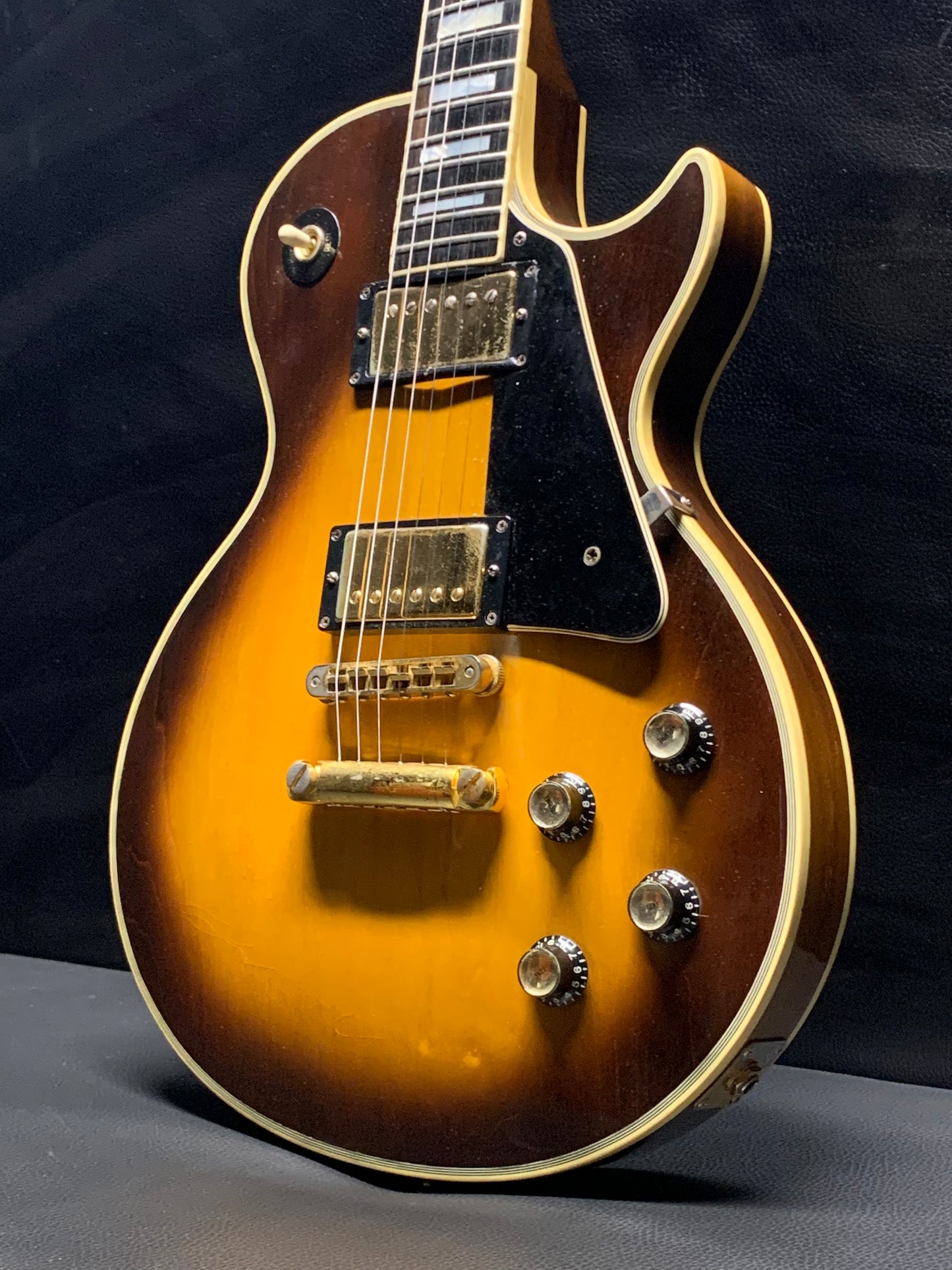 Gibson Les Paul Custom Player Edition Sunburst 76 (PRE-OWNED)