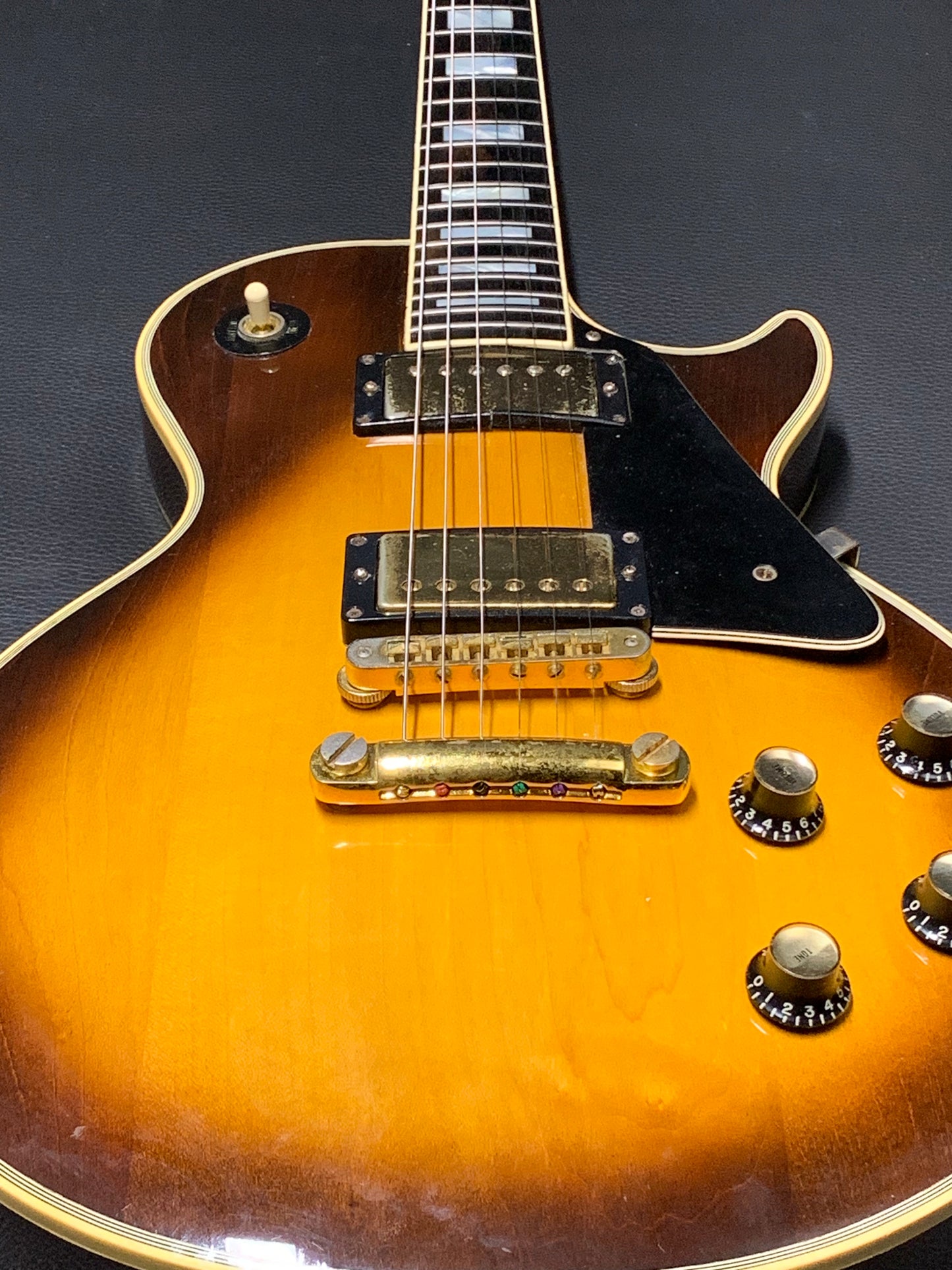 Gibson Les Paul Custom Player Edition Sunburst 76 (PRE-OWNED)