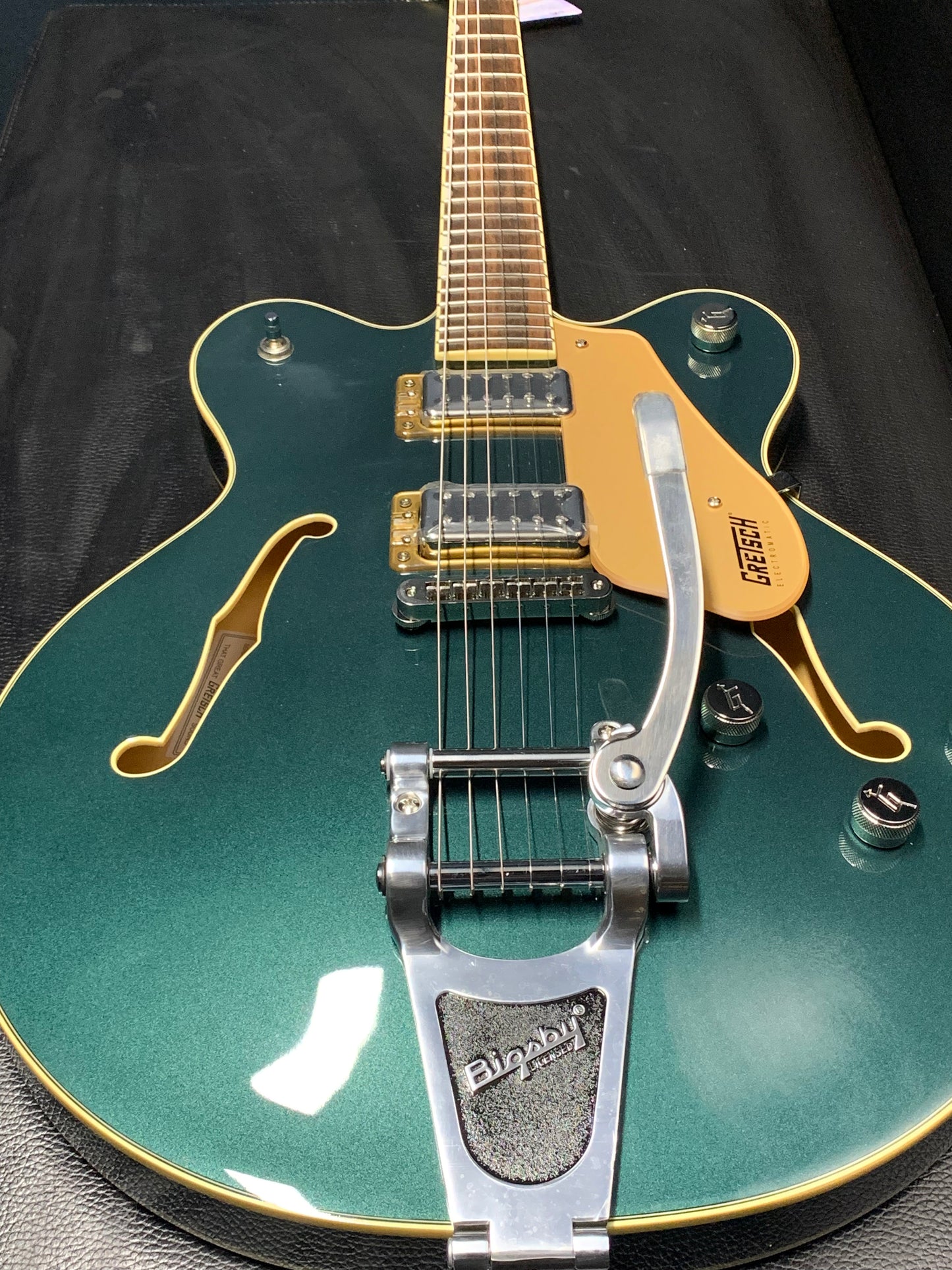 Gretsch G5622T Electromatic Center Block Double-cut With Bigsby Cadillac Green