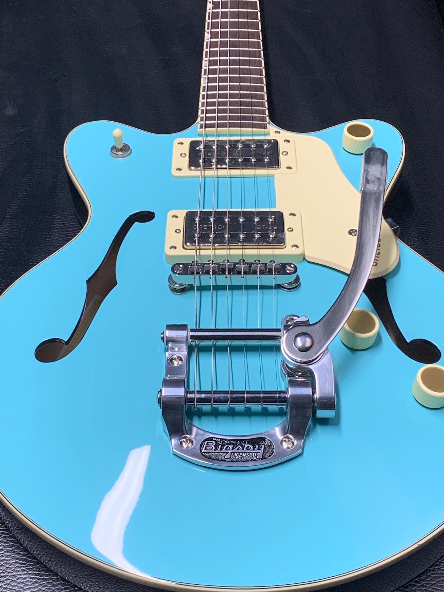 Gretsch G2655T Streamliner Center Block Jr. Double-Cut with Bigsby Tropico