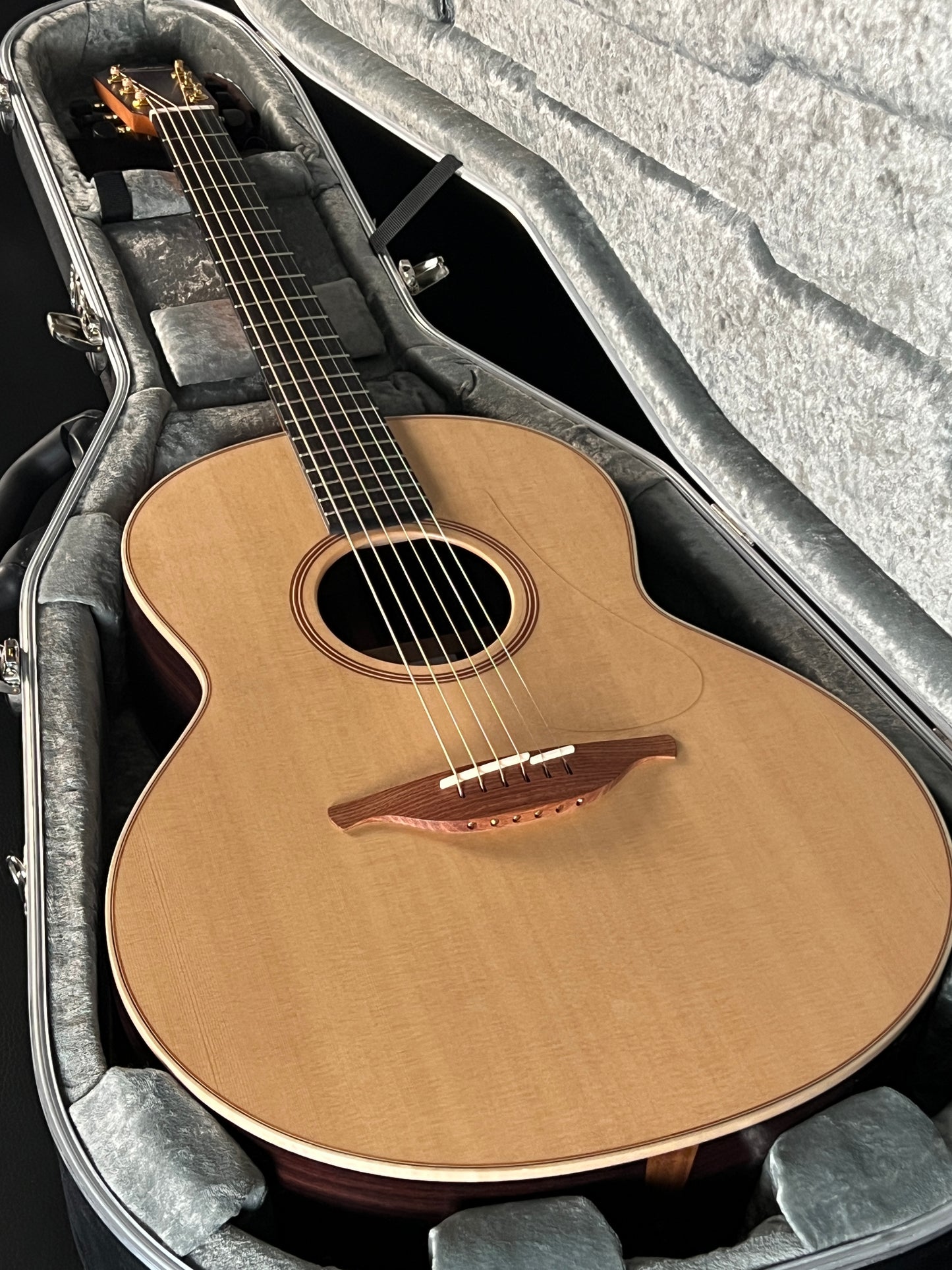 Lowden F32 (PRE-OWNED)