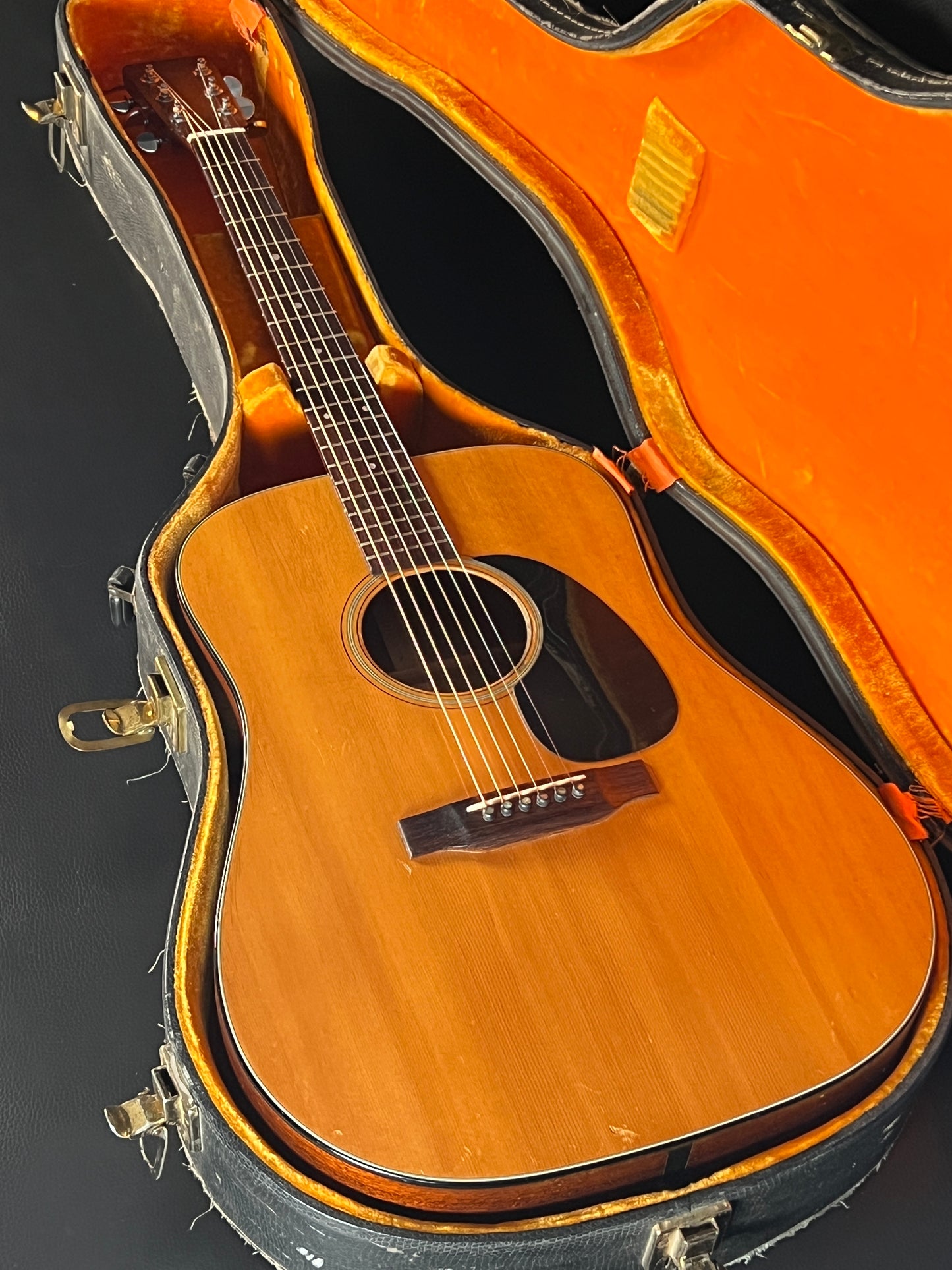 Martin D-18 1971 w/ K&K (PRE-OWNED)