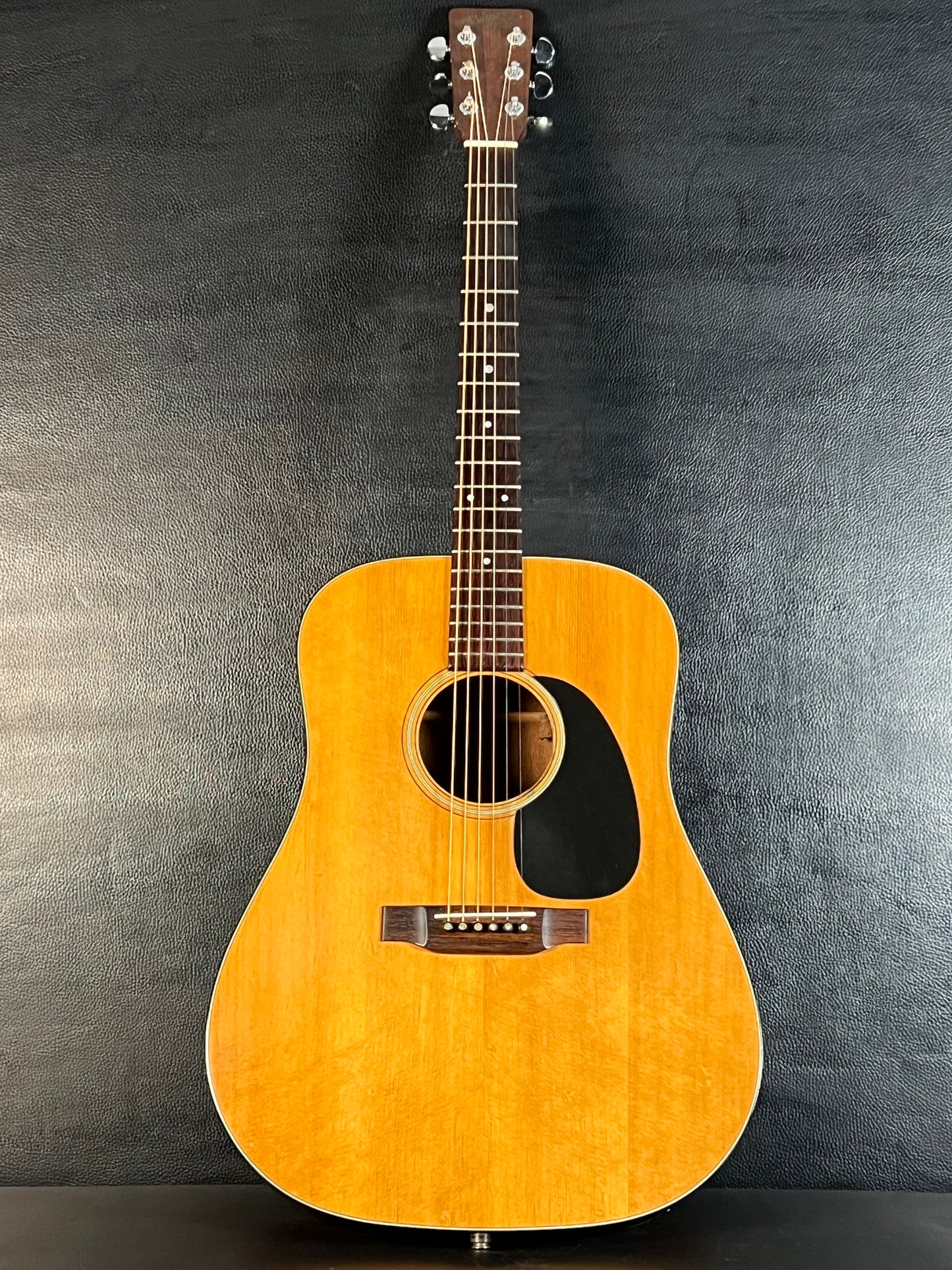 Martin D-18 1971 w/ K&K (PRE-OWNED)