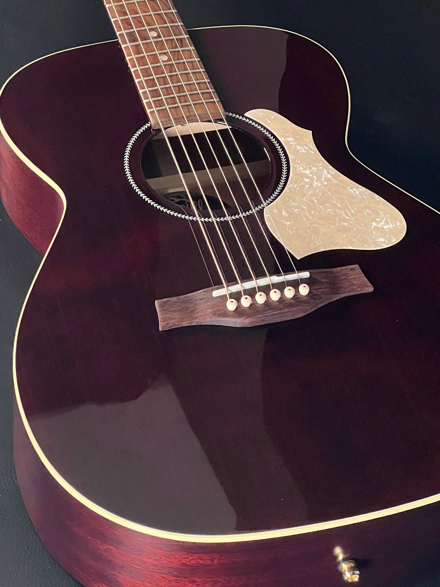 Seagull M6 LTD Ruby Red Concert Hall EQ