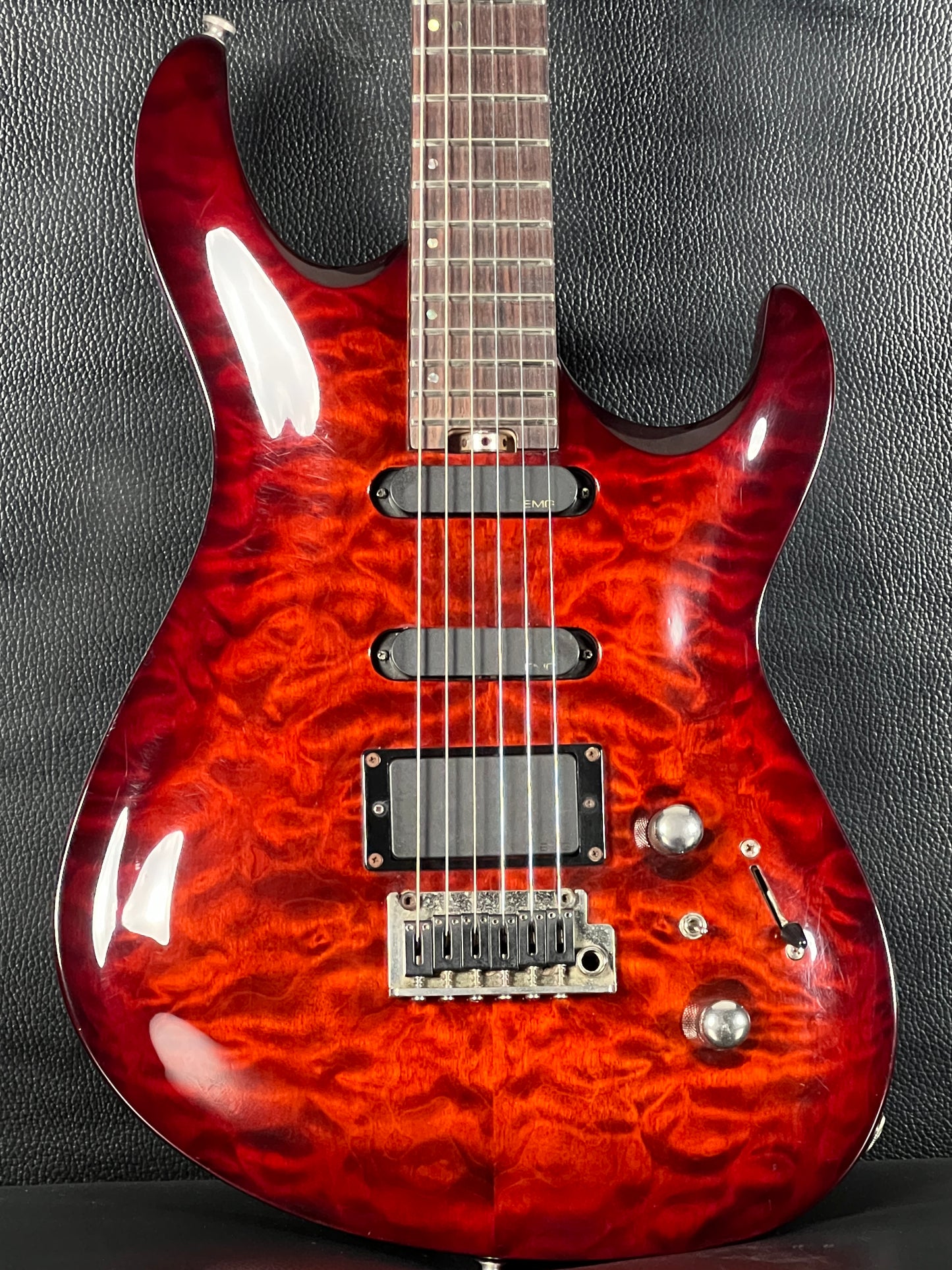 Cort G290 Quilted Maple Top with Case (PRE-OWNED)